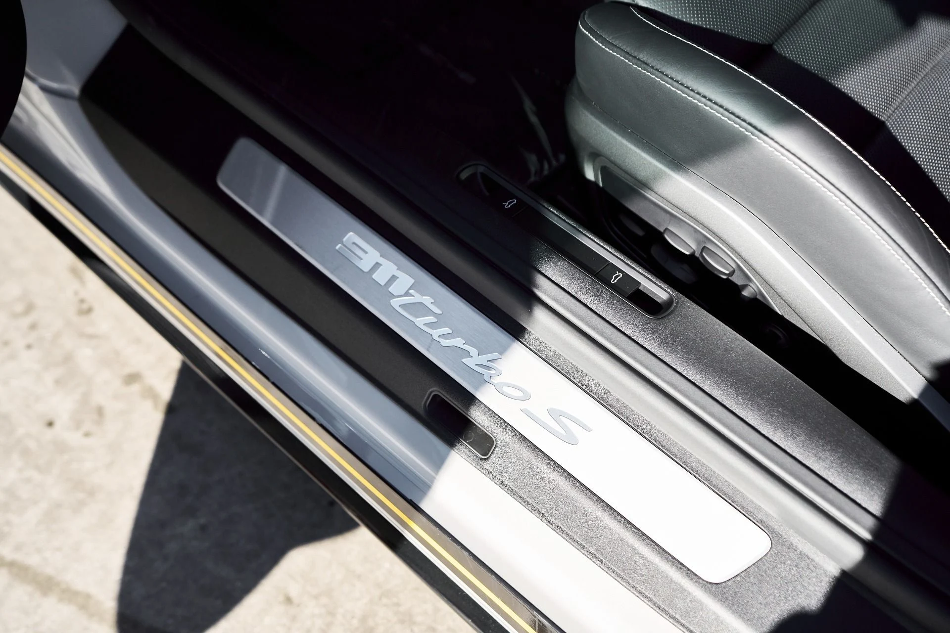 mph033_800609273_Used_2021_Porsche_911_Turbo_S_1765592972_78e84f11e8