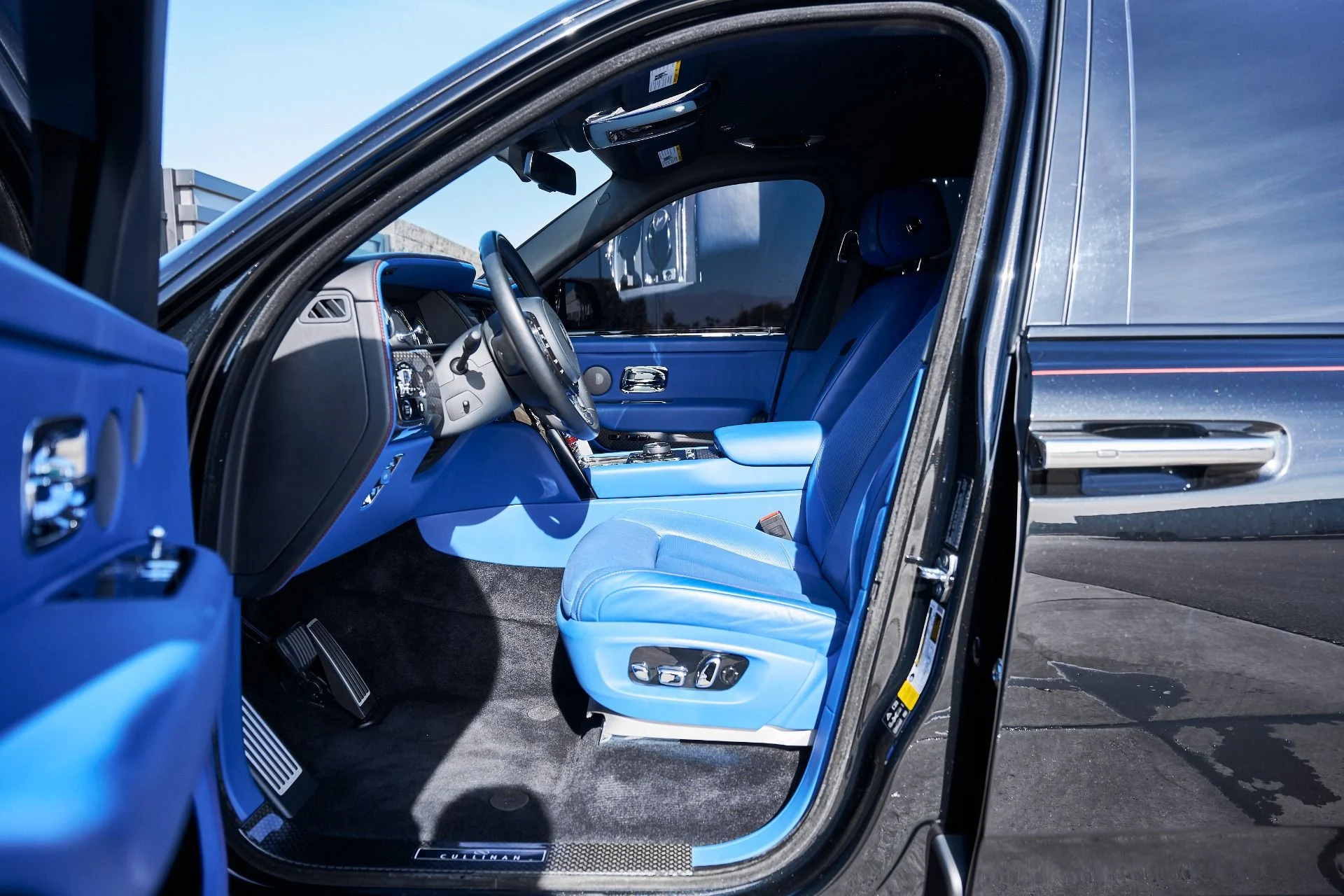 mph033_811366789_Used_2021_Rolls_Royce_Cullinan_Base_1770692192_deddf90e75