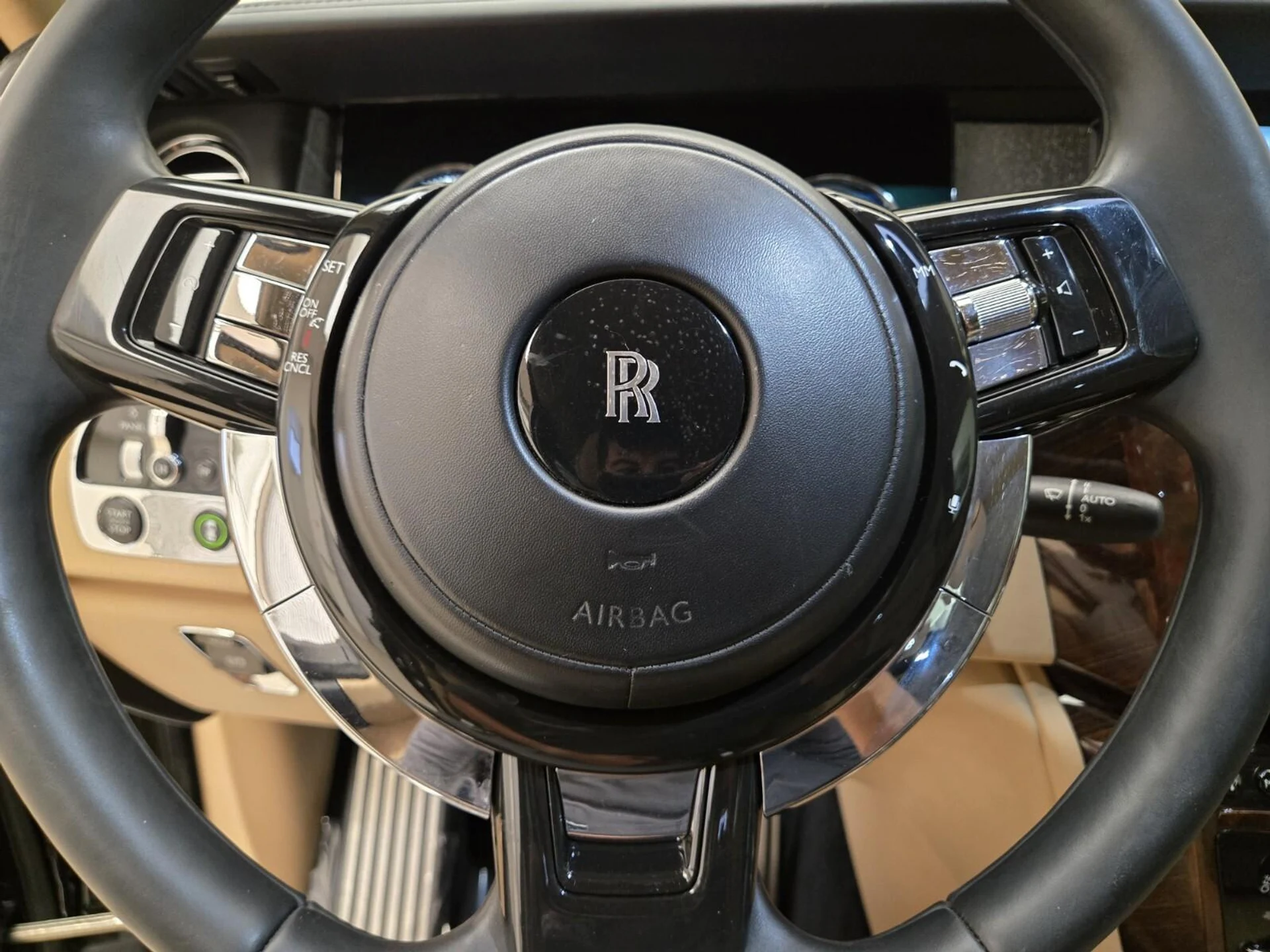 mph033_821578416_Used_2020_Rolls_Royce_Phantom_1759993970_6e68724224