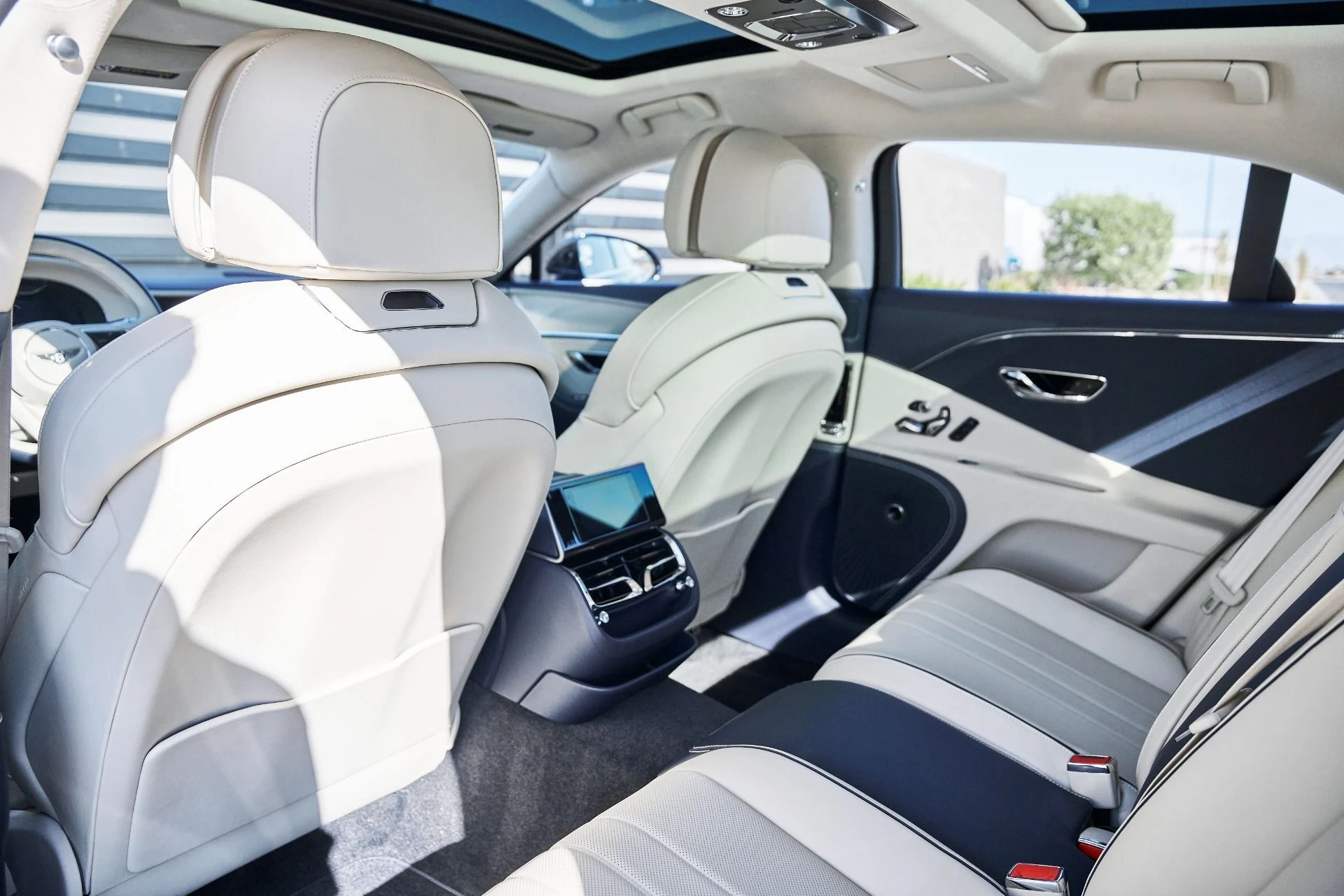 mph033_82562224_Used_2024_Bentley_Flying_Spur_Mulliner_V8_1773796238_e4ee6a5101