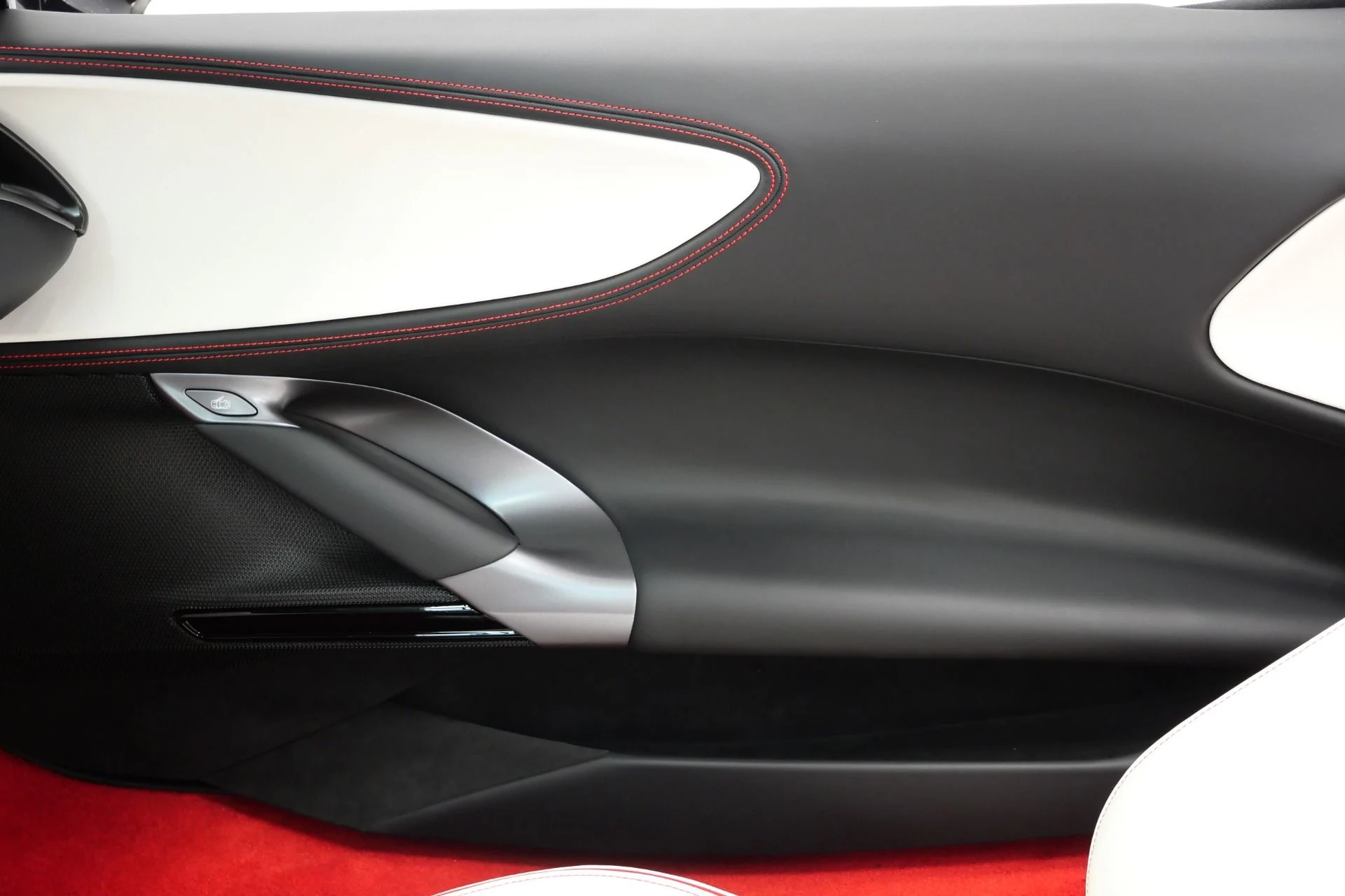 mph033_825730454_Used_2025_Ferrari_SF_90_Spider_718_K_MSRP_Two_Tone_Exterior_Two_Tone_Interior_Extensive_Carbon_1788280575_c2b14f1692