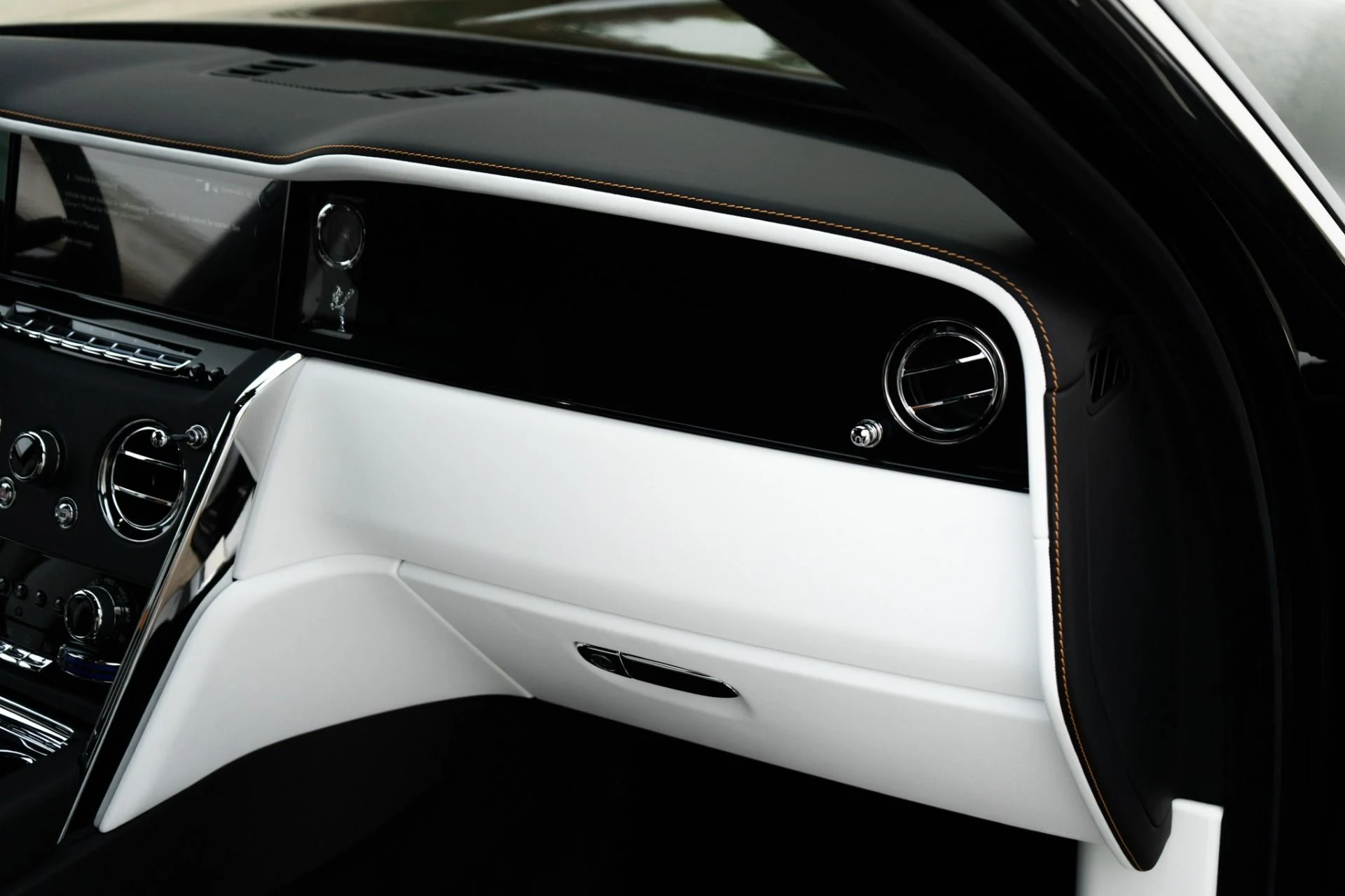 mph033_832535304_Used_2026_Rolls_Royce_Cullinan_1765925177_038448409a