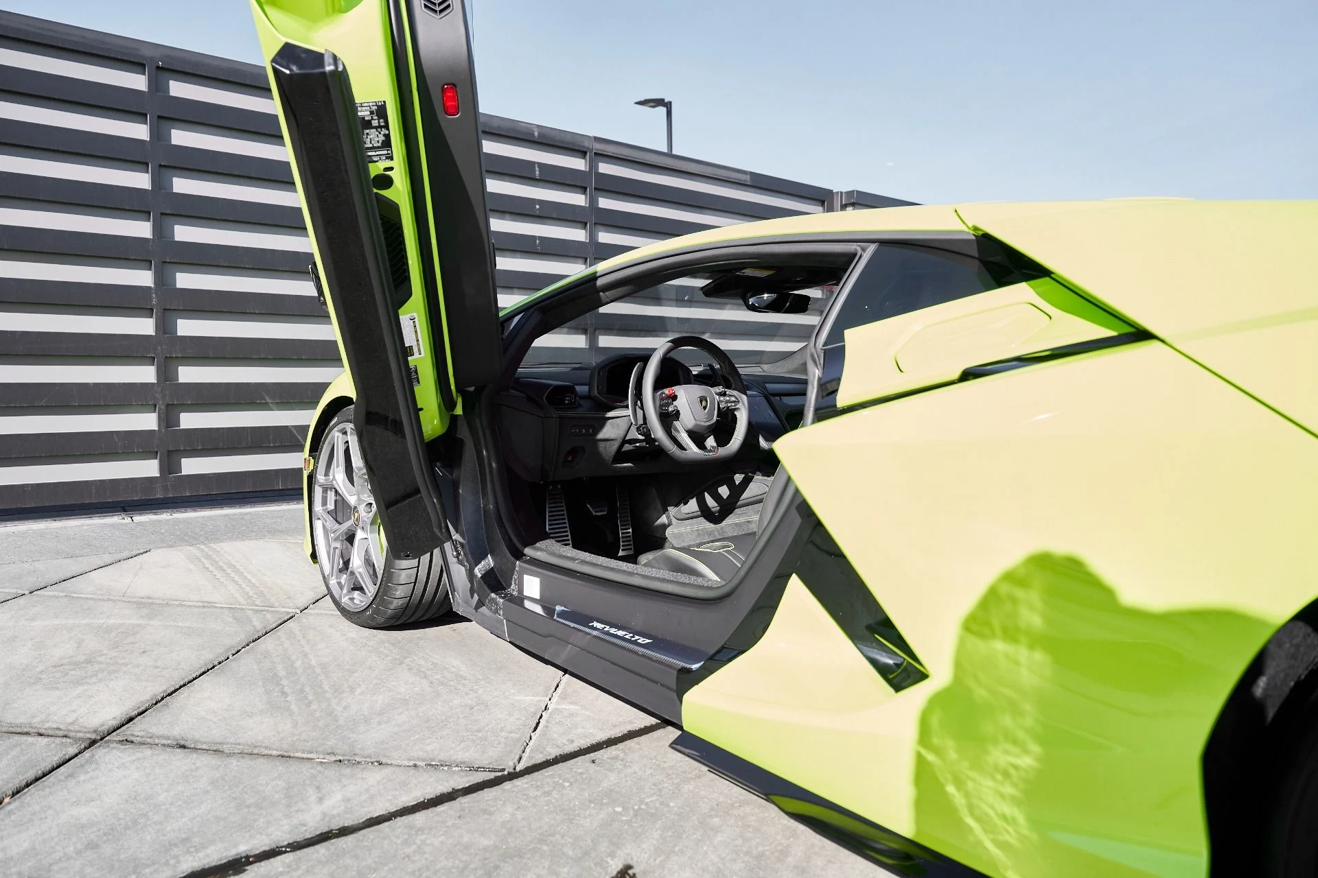 mph033_847710882_Used_2025_Lamborghini_Revuelto_1769824562_a755d8fb96