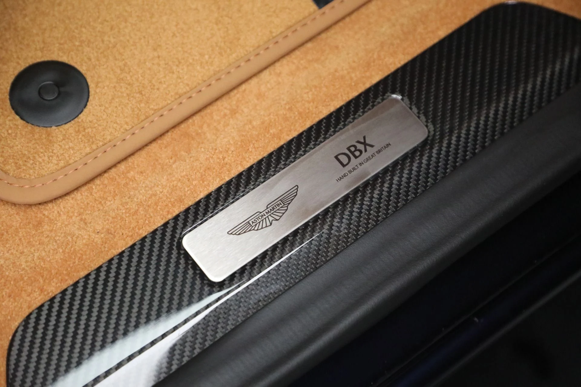 mph033_84833010_New_2026_Aston_Martin_DBX_707_1766528371_e113283625