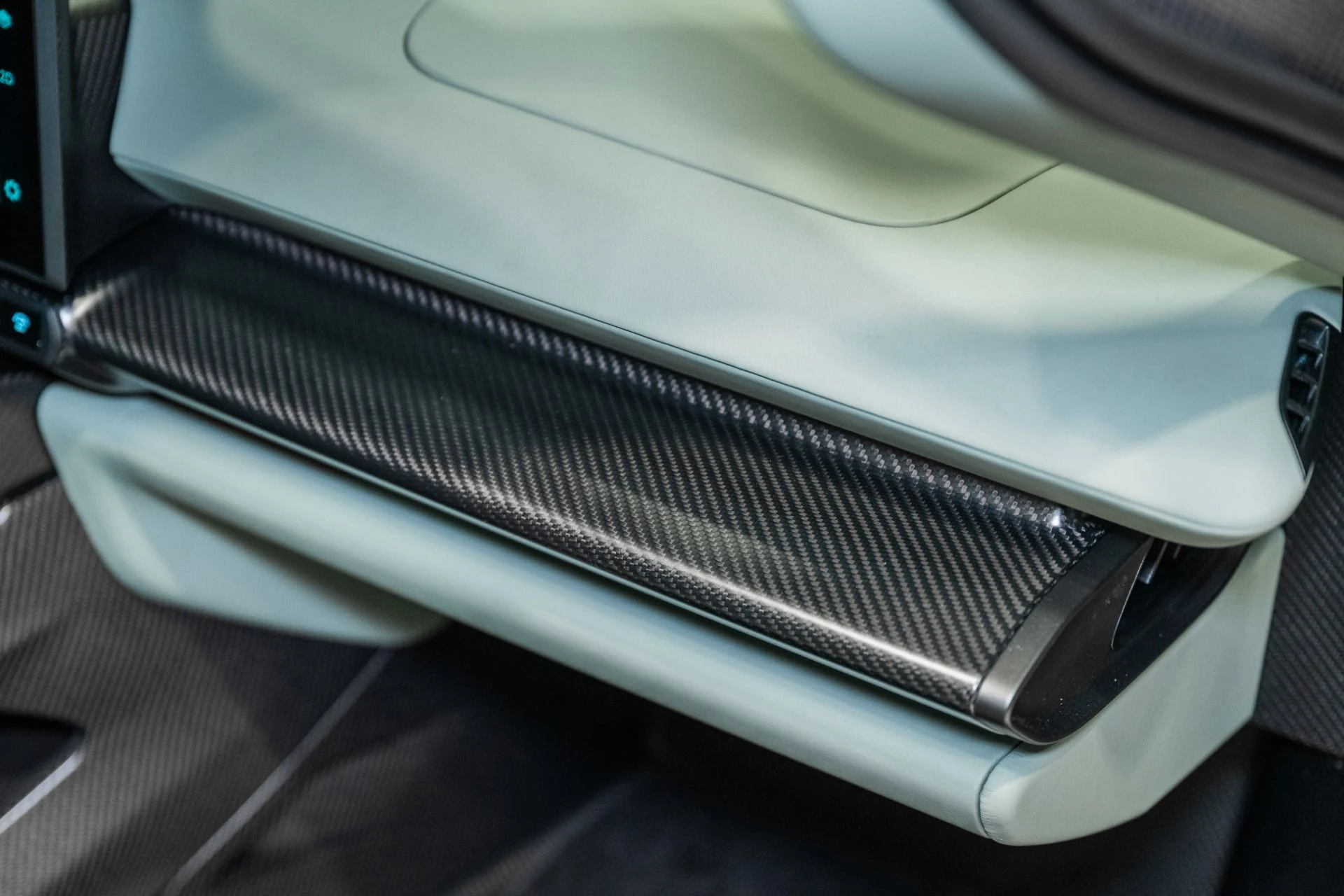 mph033_848654388_New_2026_Aston_Martin_Valhalla_1790437423_1327b80df2
