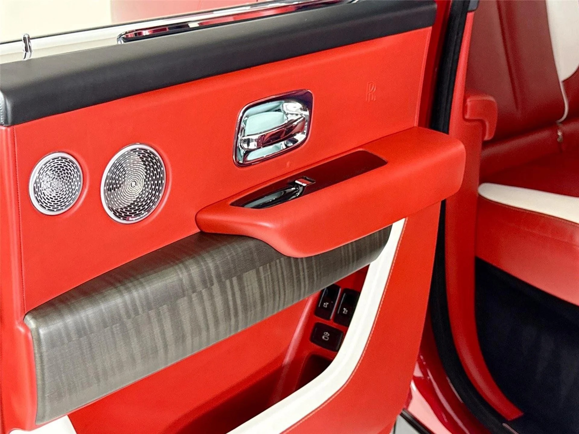 mph033_856576833_36cb2f52ef2e39b7576f1e130446db7f_b8418f0639