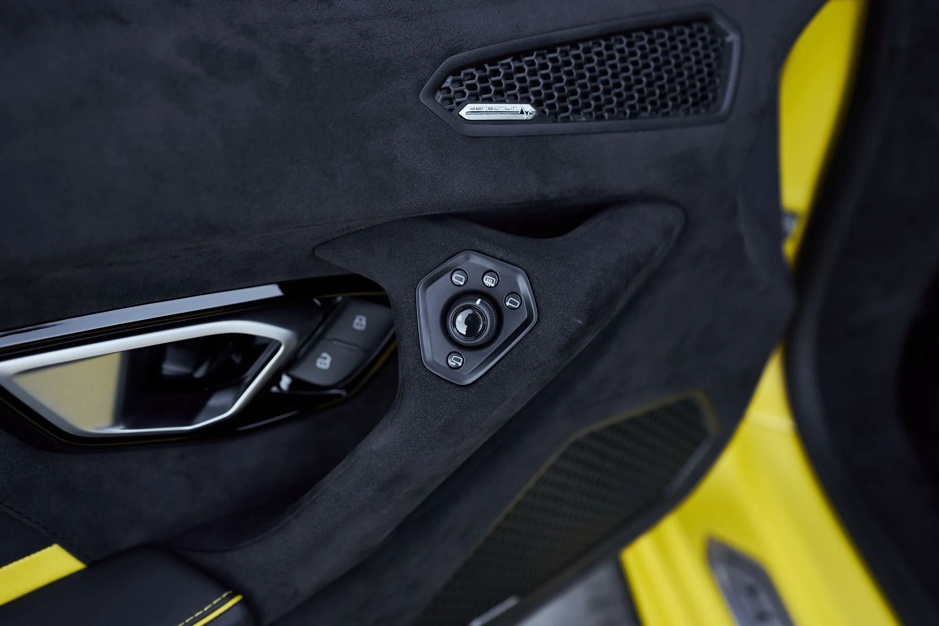 mph033_860612955_Used_2023_Lamborghini_Huracan_Tecnica_Base_1765333515_7b046085ed