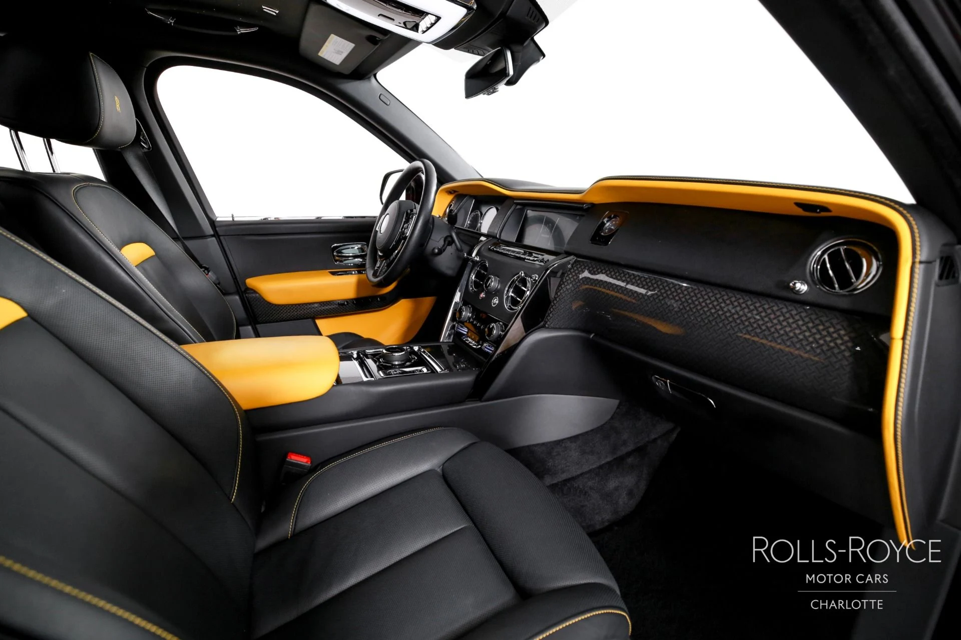 mph033_869949981_Used_2023_Rolls_Royce_Black_Badge_Cullinan_1767375090_dcd455d1a5