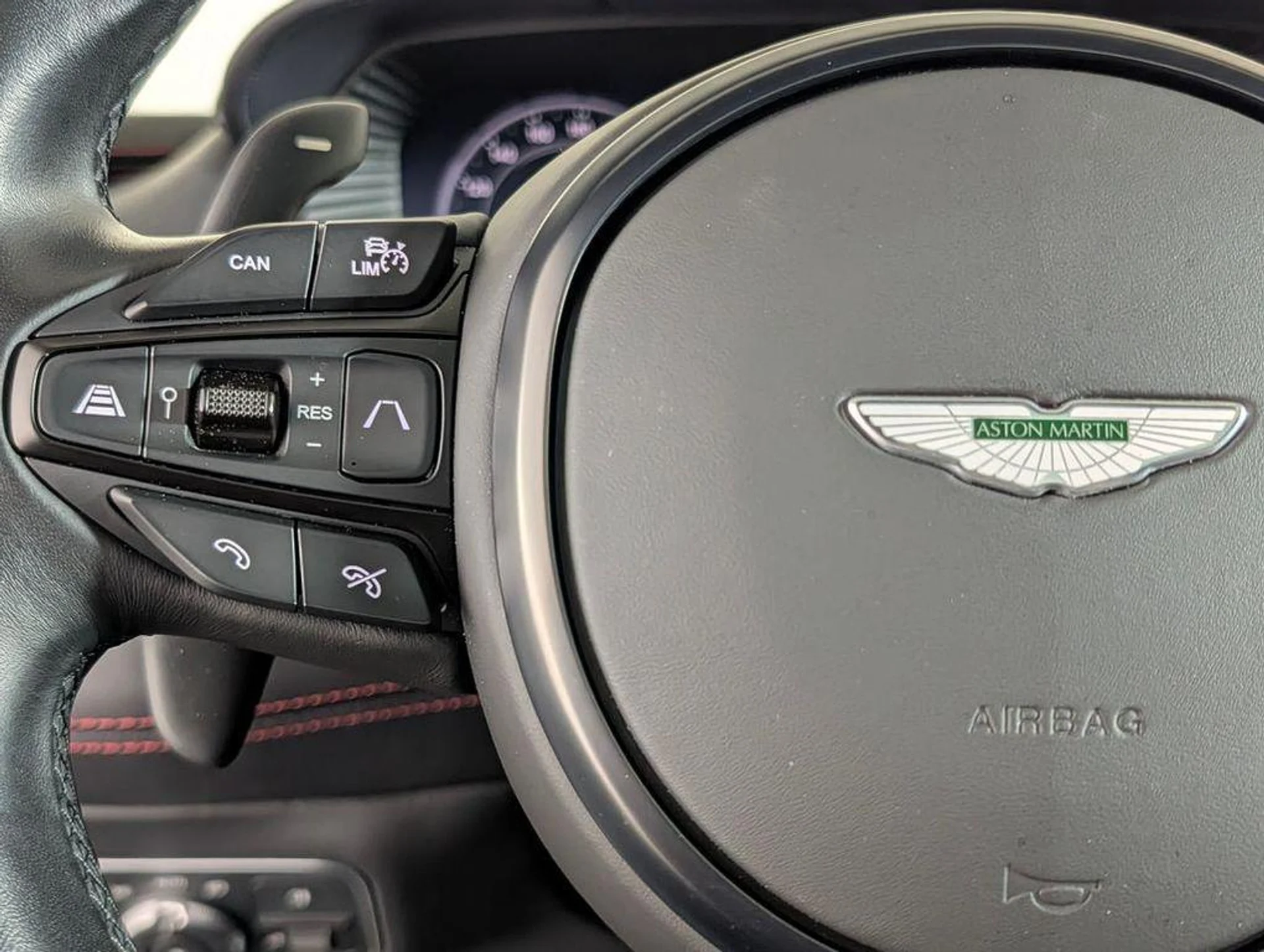 mph033_87095741_t_Tyr_M_3m_Z_Mz_VR_Lhqf_Zc3_VHOMBY_1daa956c1e