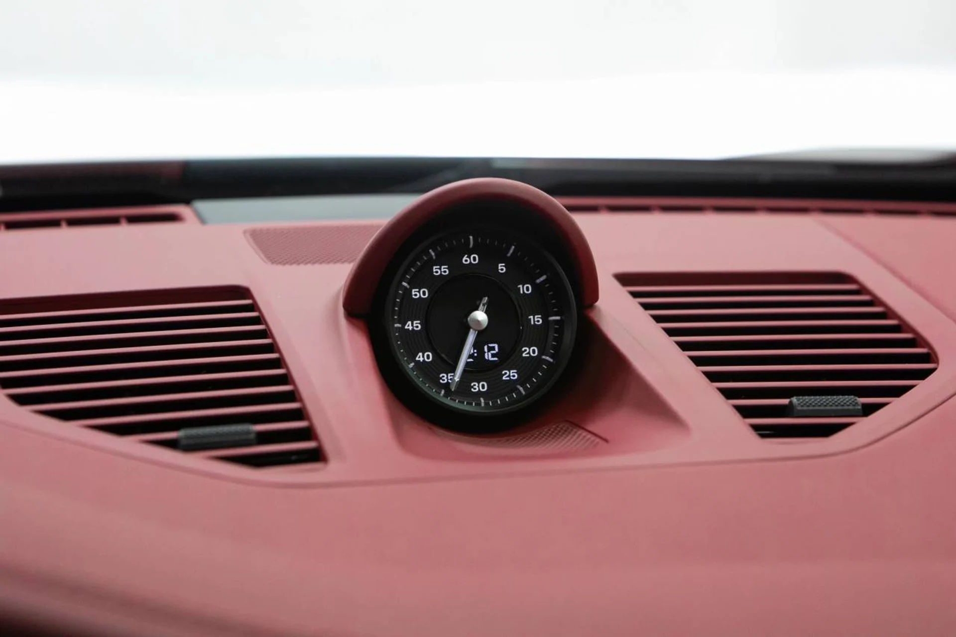 mph033_875211689_28d08acb0cad9a5d3474e542570b6a5dx_a08a4c0d32