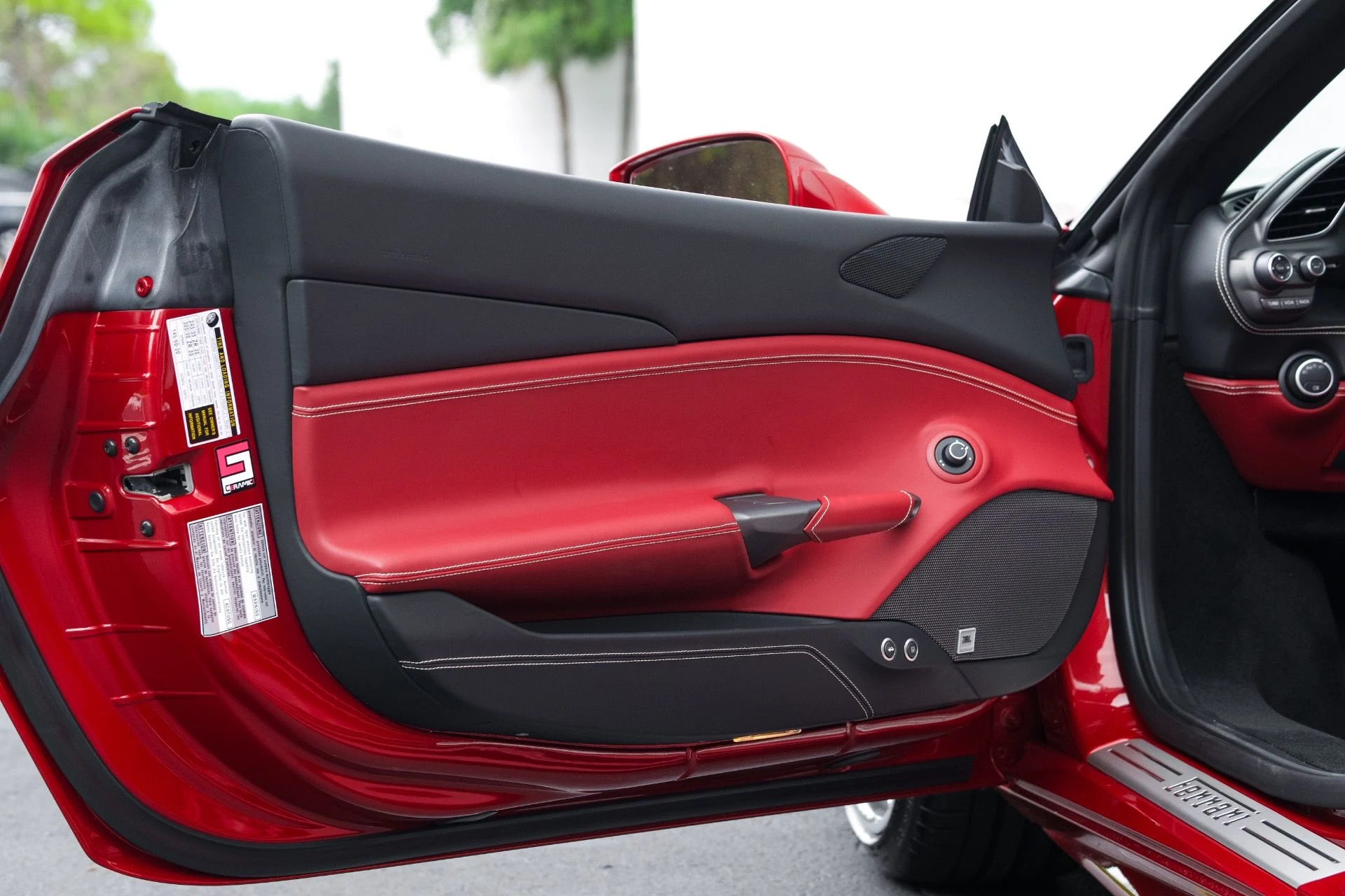 mph033_88495672_Used_2019_Ferrari_488_Spider_1775191642_b49a35f81f