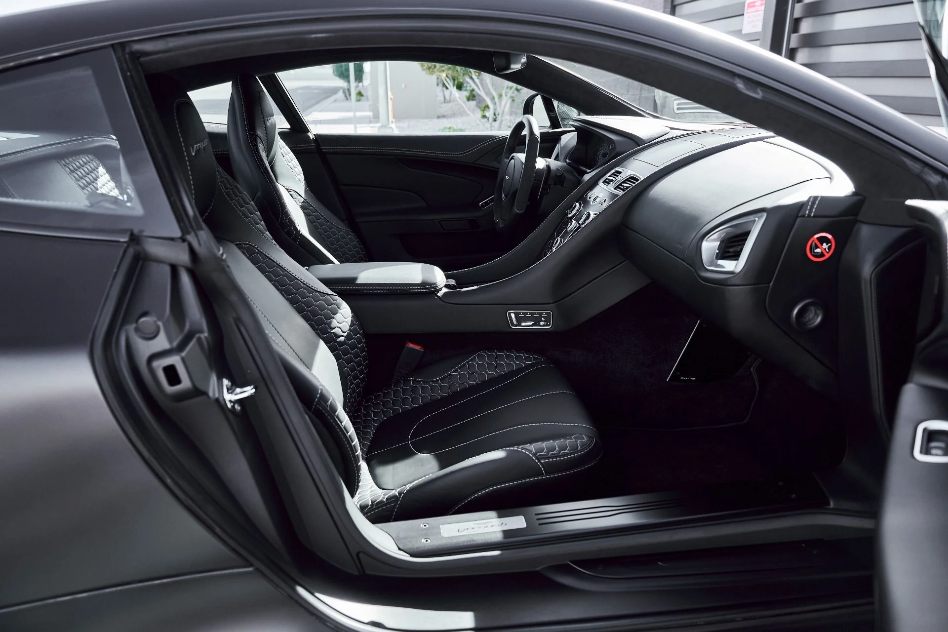 mph033_889300308_Used_2014_Aston_Martin_Vanquish_V12_1773193808_dd01f0f1b6