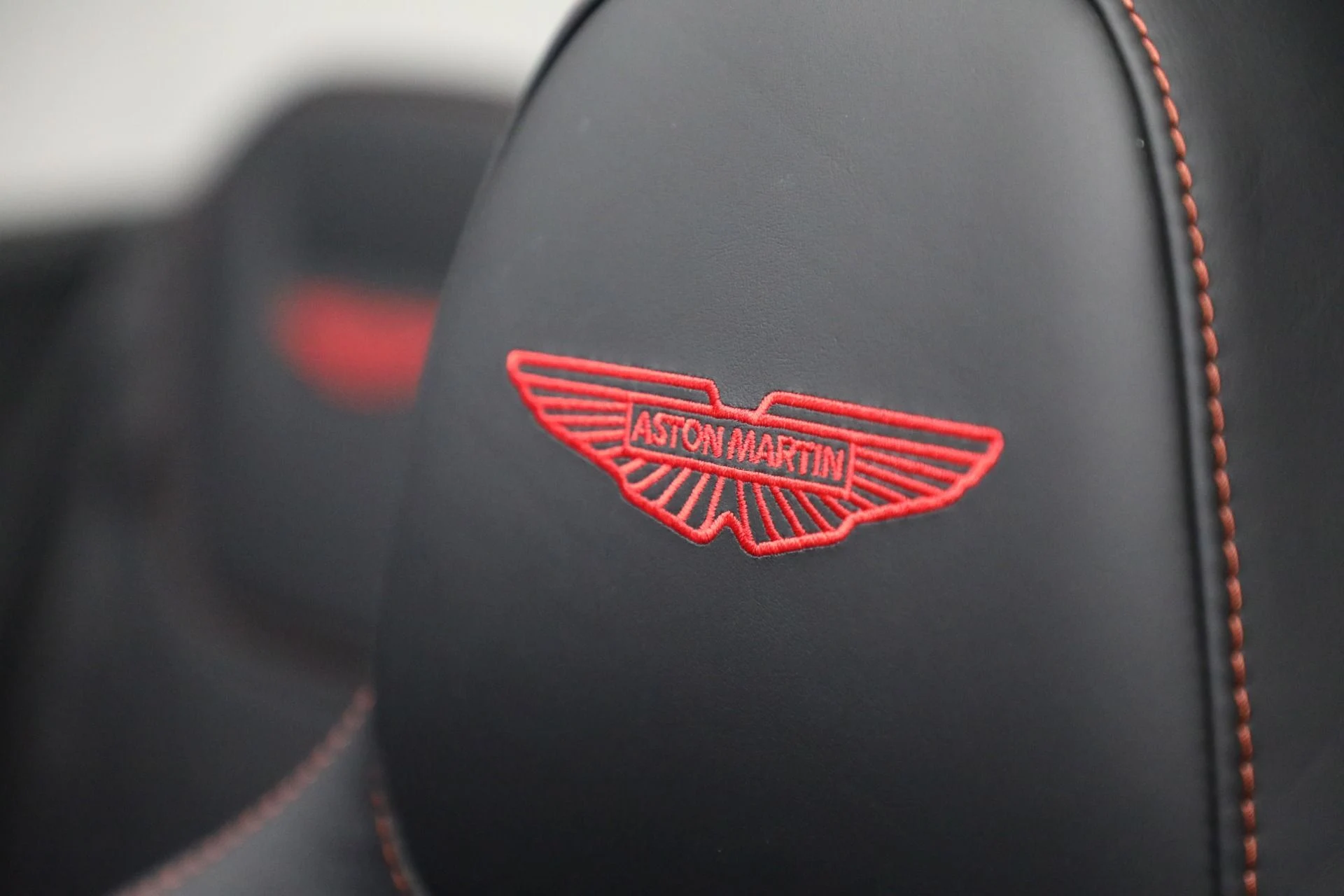 mph033_901132156_New_2025_Aston_Martin_DB_12_Volante_39f52794ff