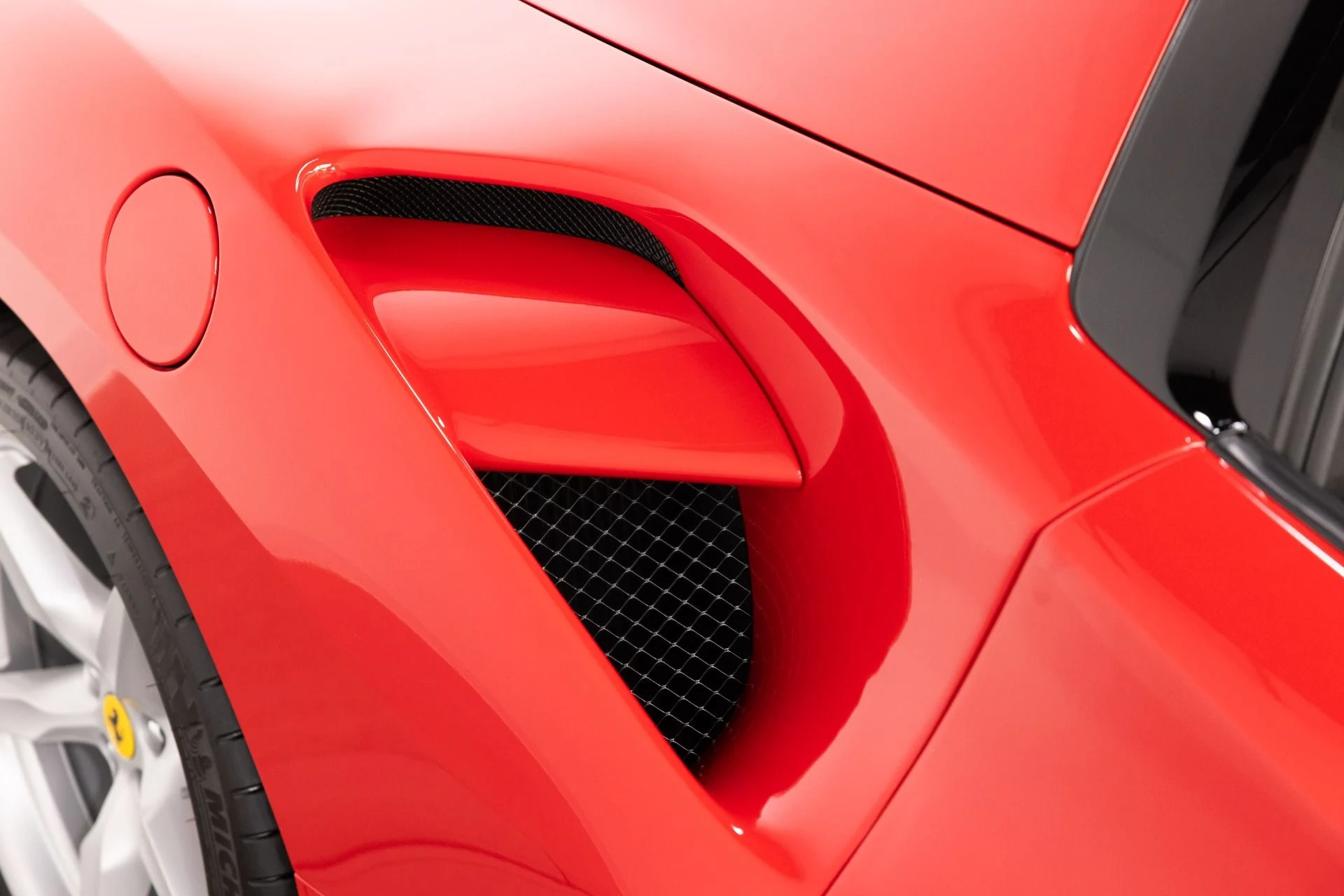 mph033_910489536_Used_2017_Ferrari_488_Spider_1782928038_7286e15892