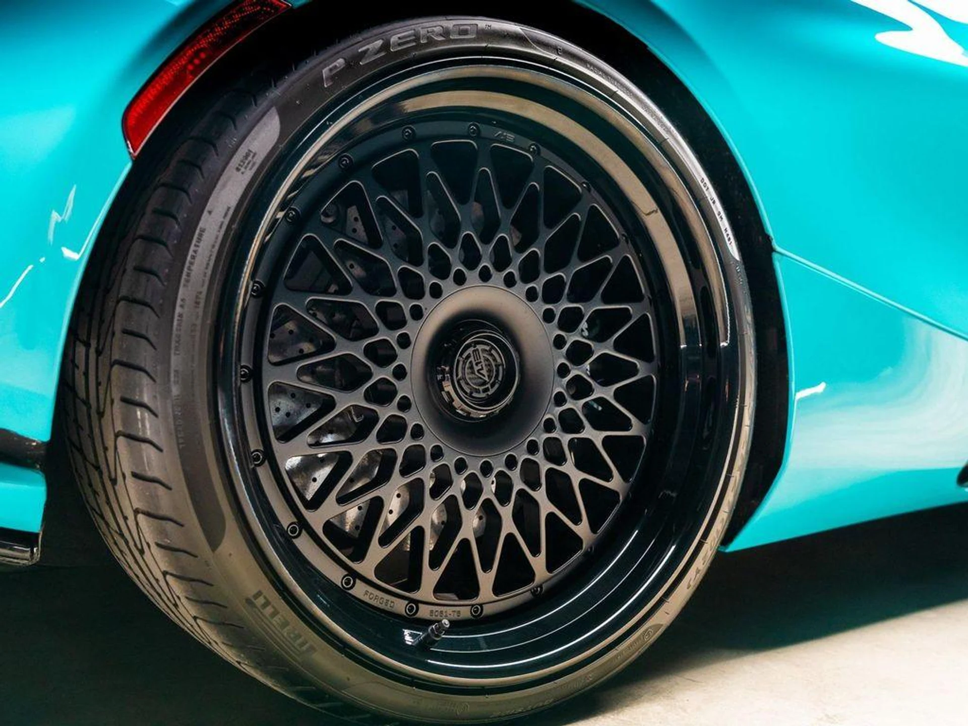 mph033_910635083_b_P5ahdbg70aza_W1tm_VEYSJYL_4_U_feb2321da7