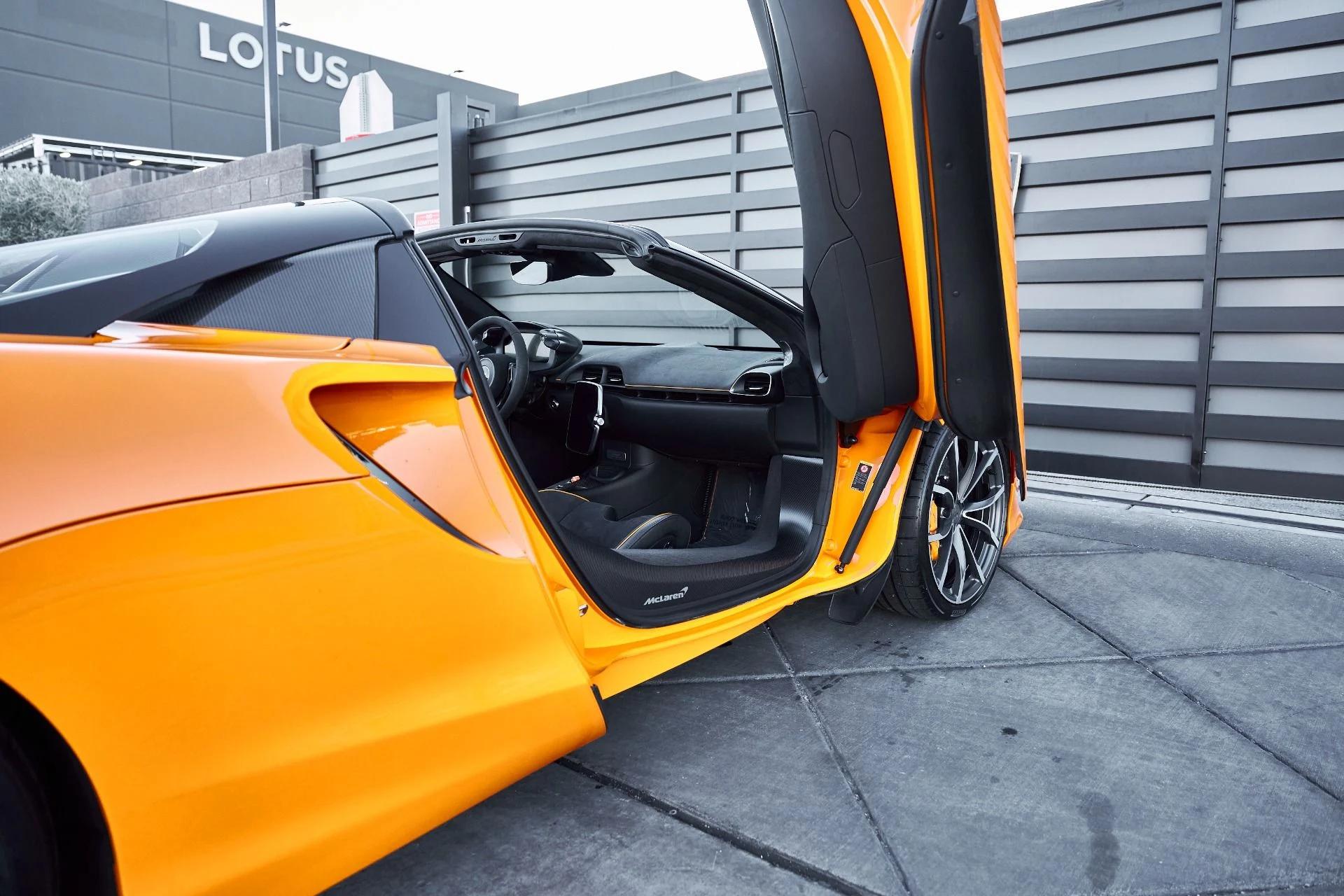 mph033_912737031_Used_2025_Mc_Laren_Artura_Performance_1769481838_b29bc46ec2