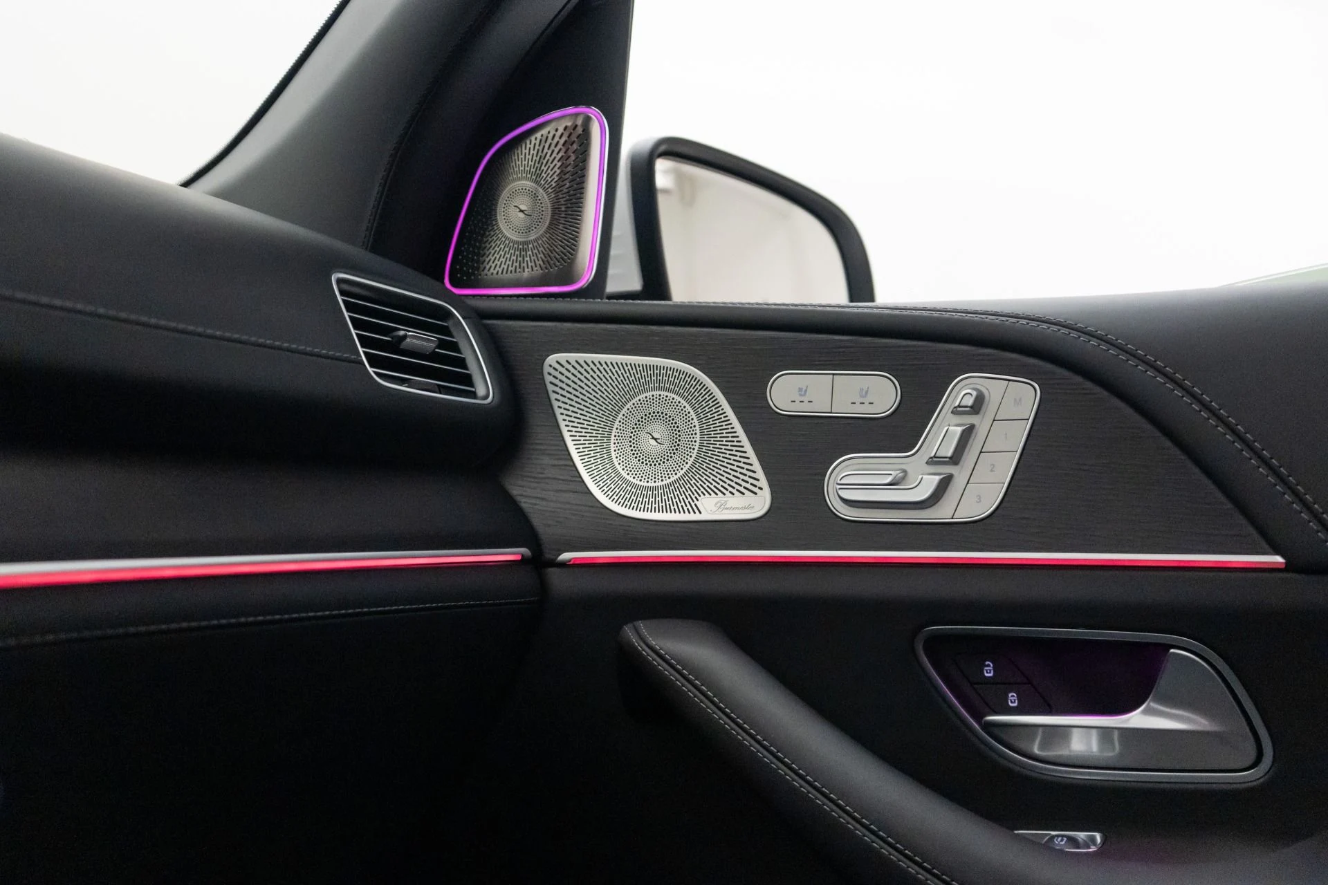 mph033_913920987_Used_2024_Mercedes_Benz_Maybach_GLS_600_4_MATIC_4_Seat_Configuration_Rear_Seat_Entertainment_1776281488_63da65d5cf