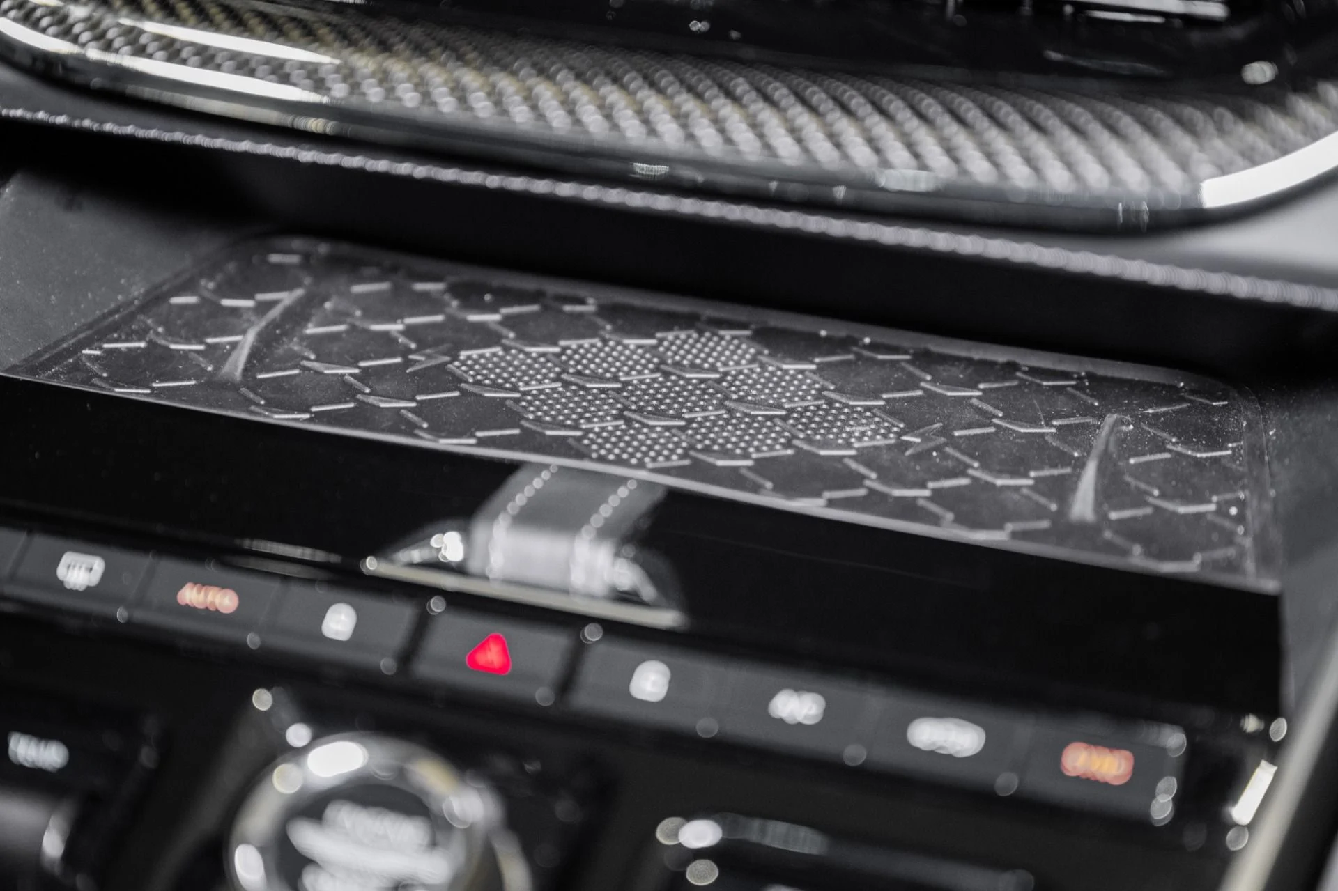 mph033_915967637_Used_2025_Aston_Martin_DBX_707_1763828543_a9e5c37702