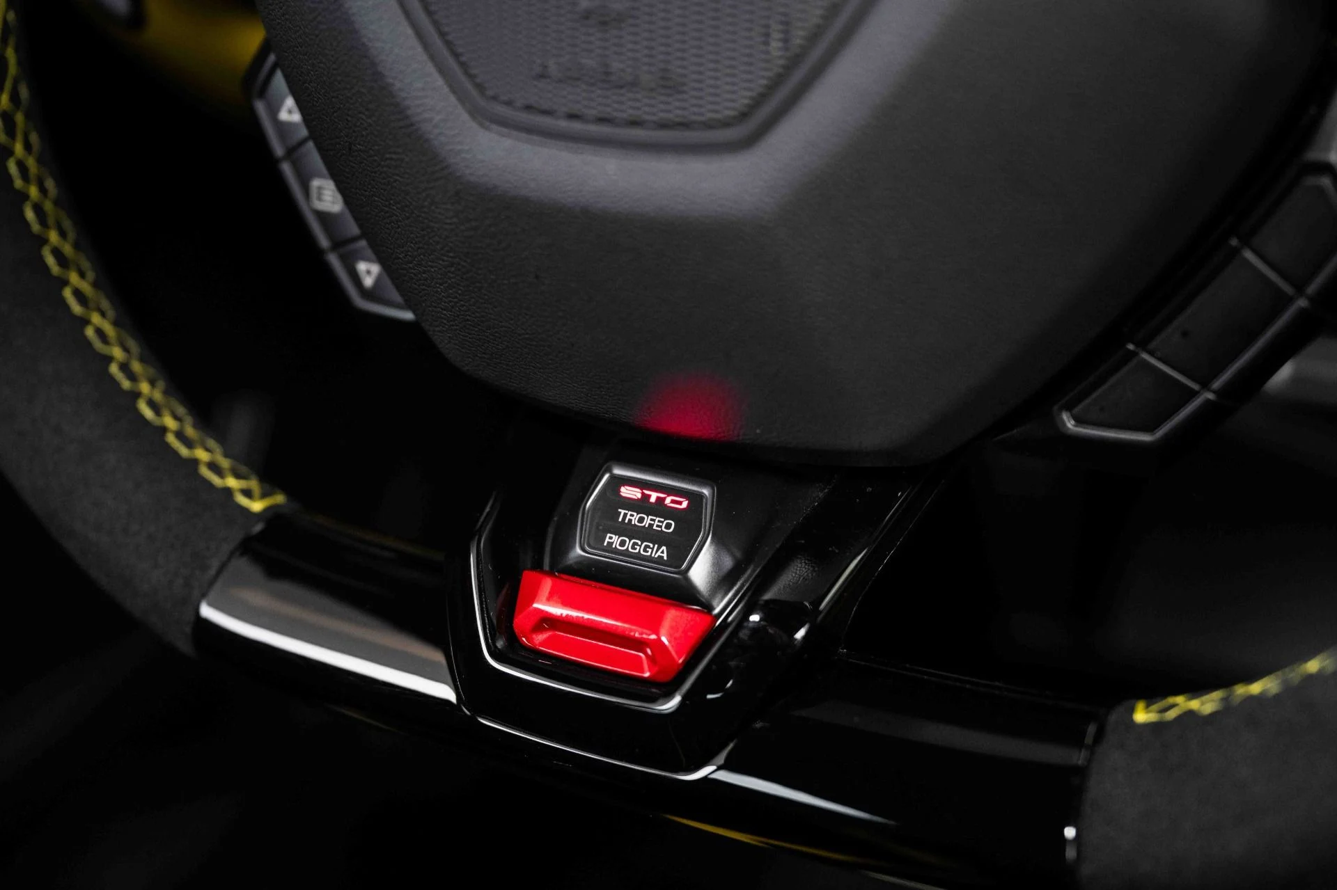 mph033_918021550_Used_2022_Lamborghini_Huracan_STO_Coupe_1765561049_4bd8103cb4