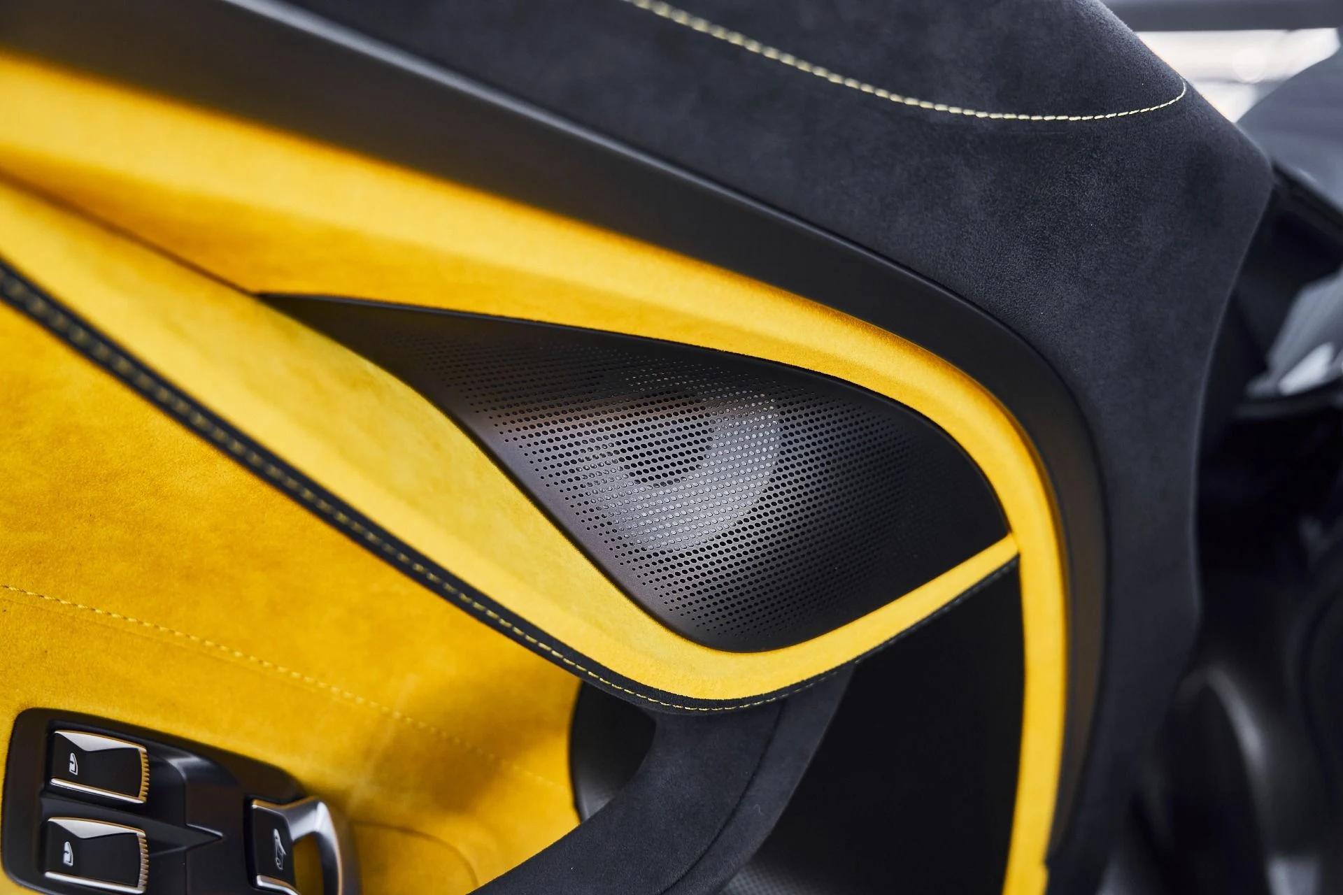 mph033_928934274_Used_2026_Mc_Laren_750_S_1775868061_e946354ba7