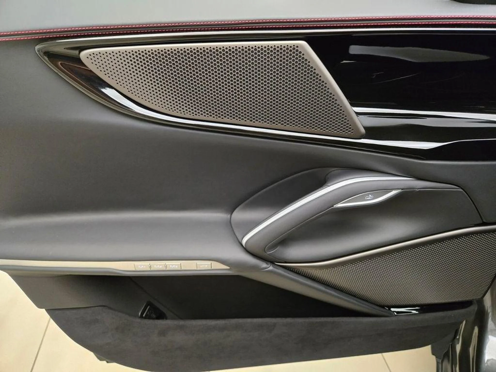 mph033_934204599_Used_2026_Ferrari_Purosangue_1771612876_75ab67b420