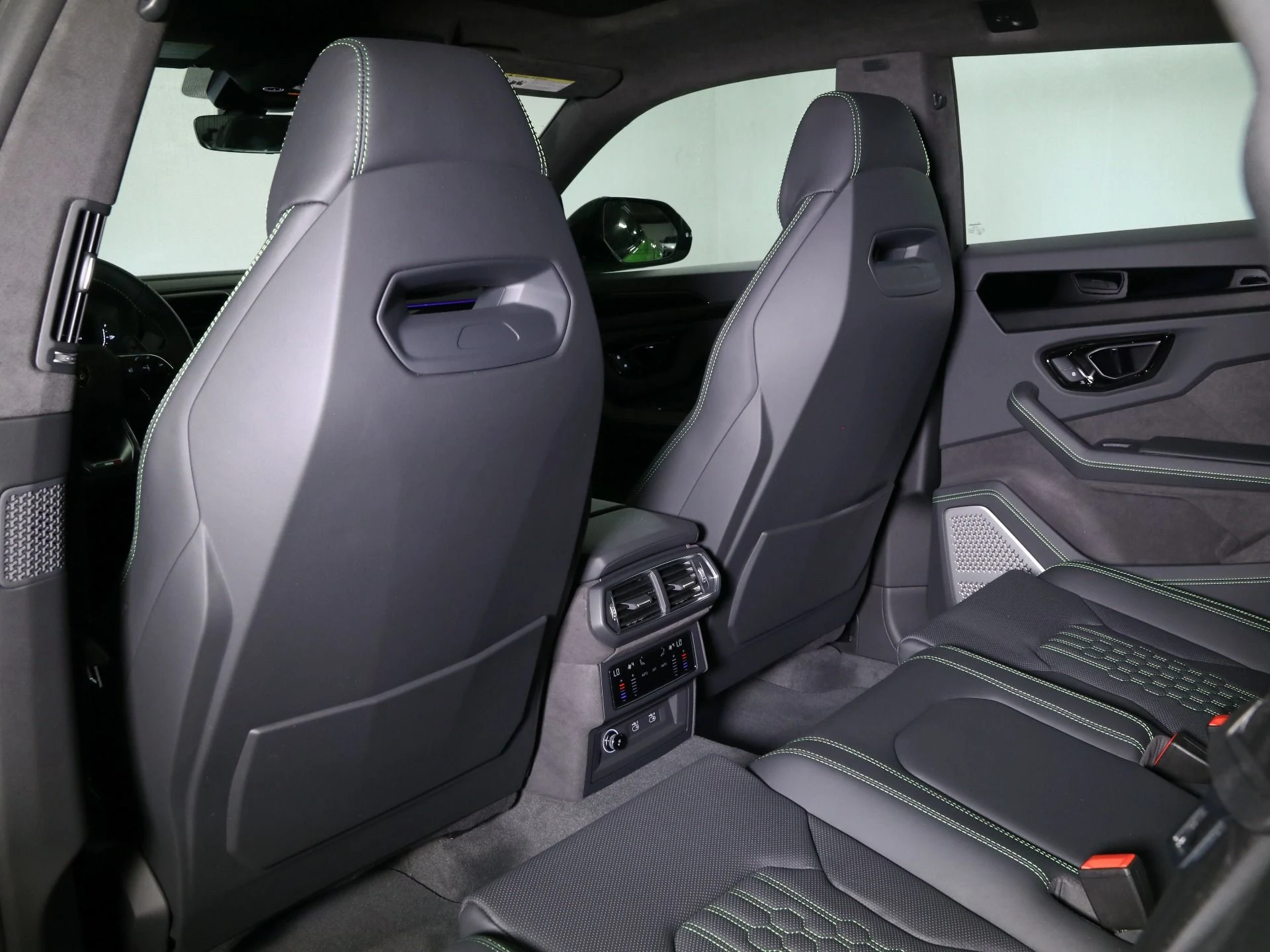 mph033_934248731_New_2025_Lamborghini_Urus_SE_1756395127_39988dee74