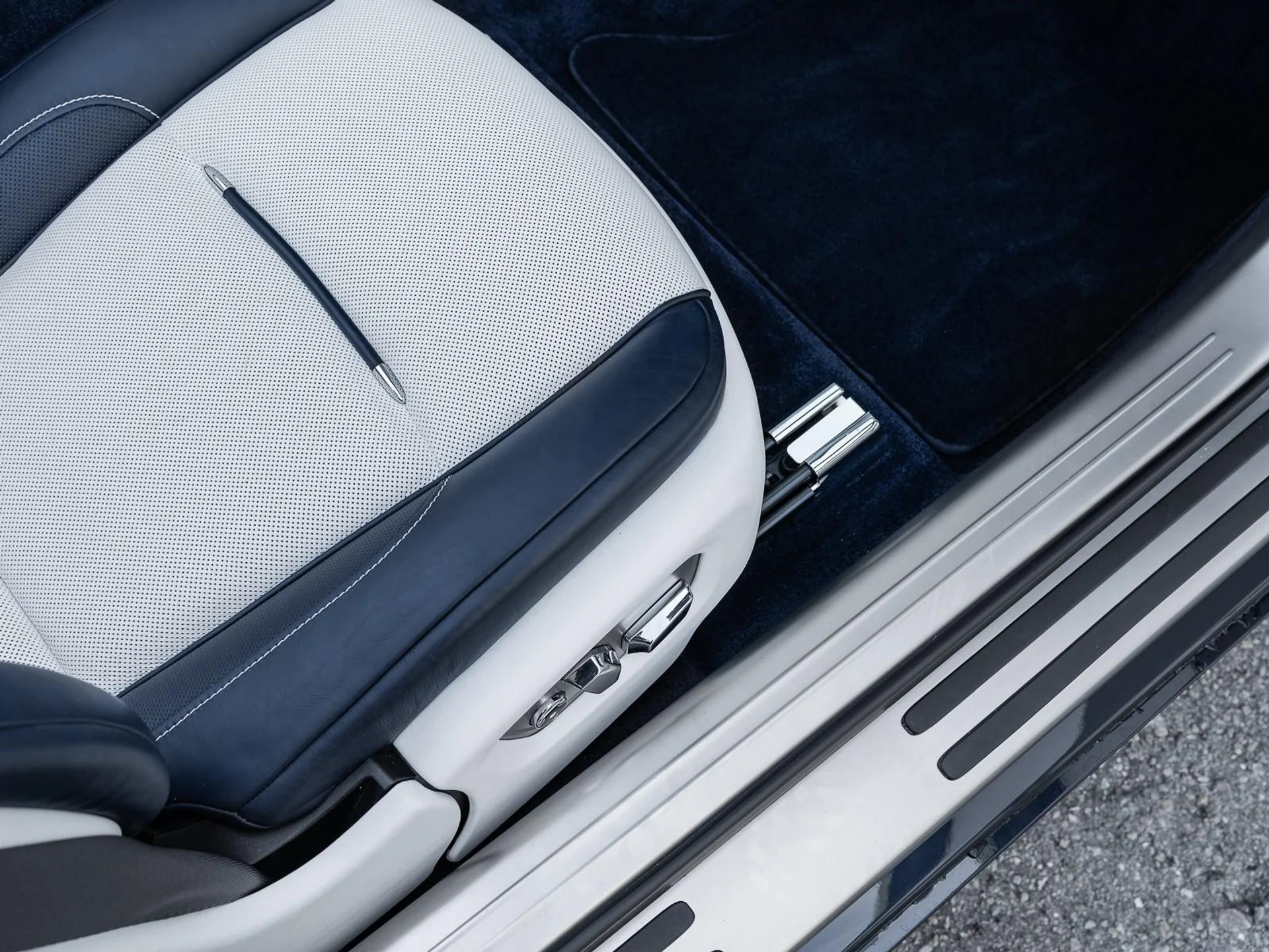 mph033_934356698_Used_2018_Rolls_Royce_Dawn_Convertible_1764360450_9d177da772