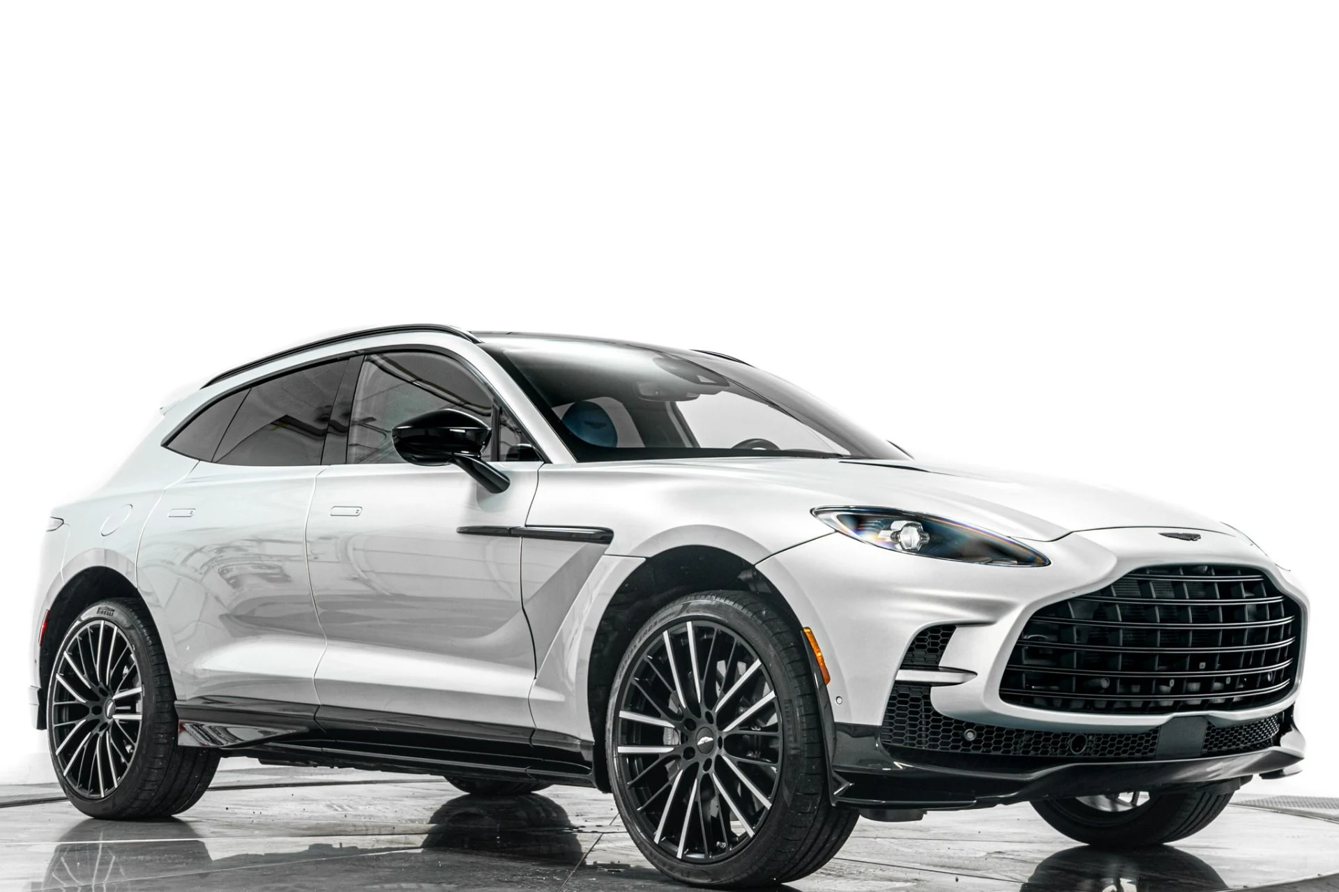 mph033_945328802_Used_2023_Aston_Martin_DBX_707_1782508866_30e122afab