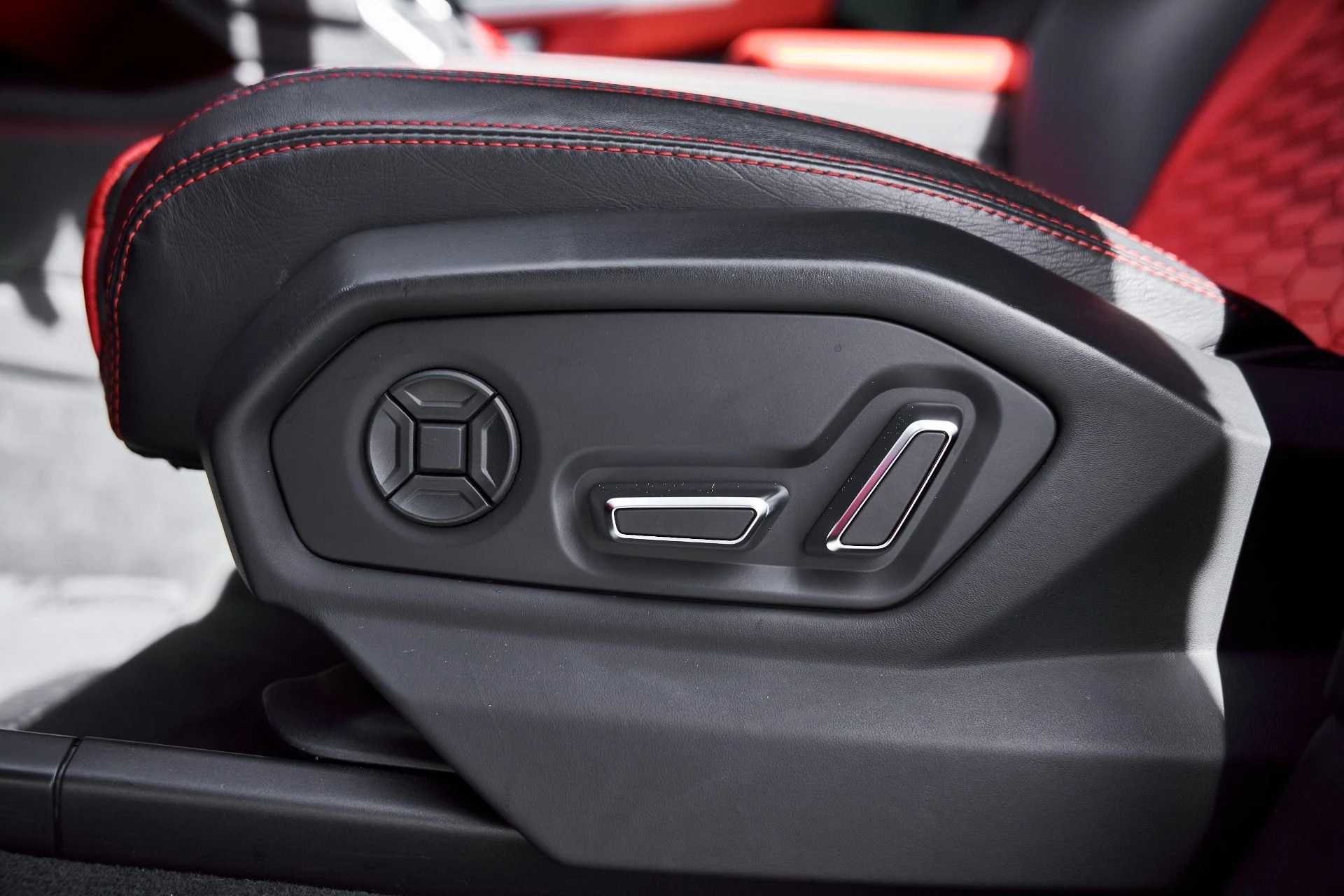 mph033_949774211_Used_2021_Lamborghini_Urus_1771987857_d6ffea9e40