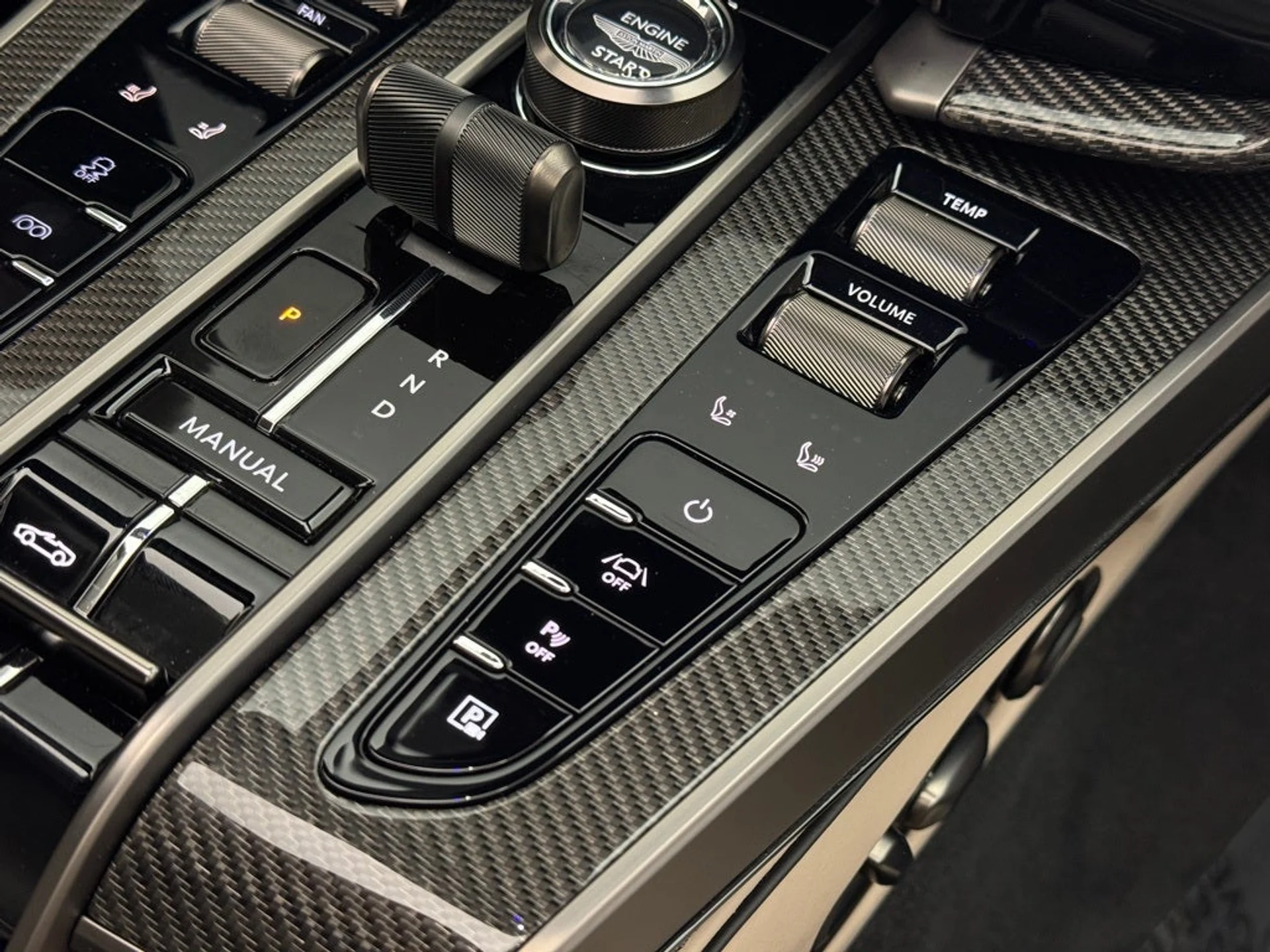 mph033_966287802_34_d05704d3de