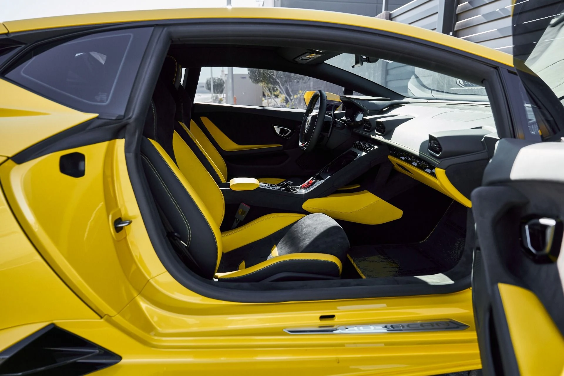 mph033_967896335_Used_2023_Lamborghini_Huracan_Tecnica_1768616152_5ae7049794