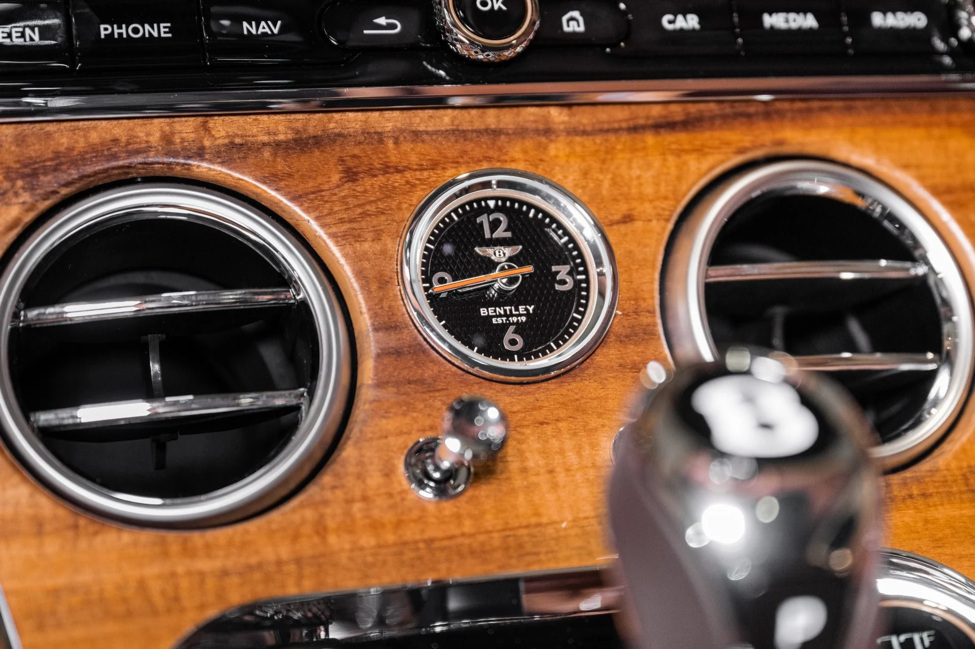 mph033_96852414_Used_2026_Bentley_CONTINENTAL_GT_AZURE_V8_1761679827_b344731e4e