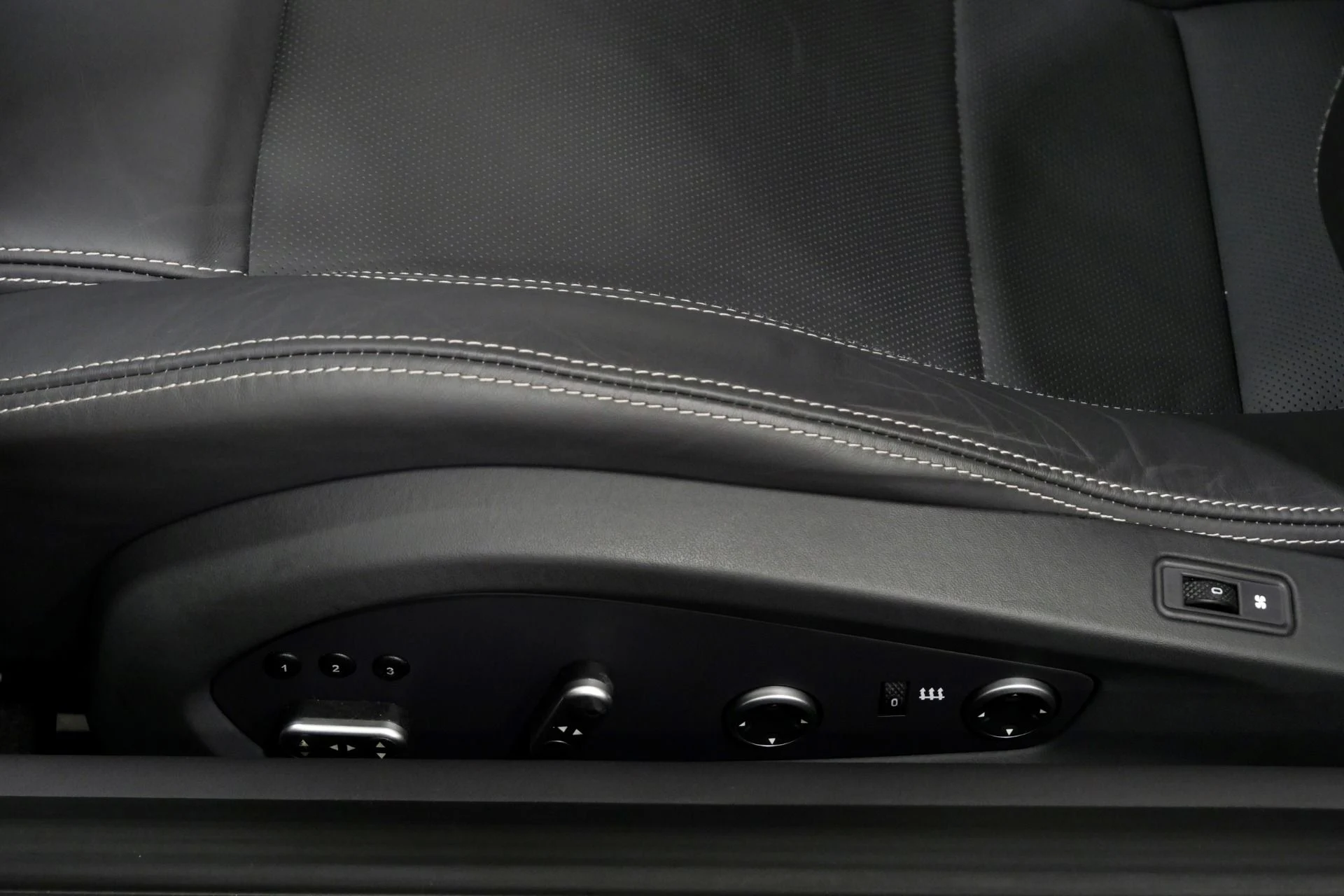 mph033_975101429_Used_2012_Ferrari_FF_UAE_Edition_1762196572_df5b9a4c3d