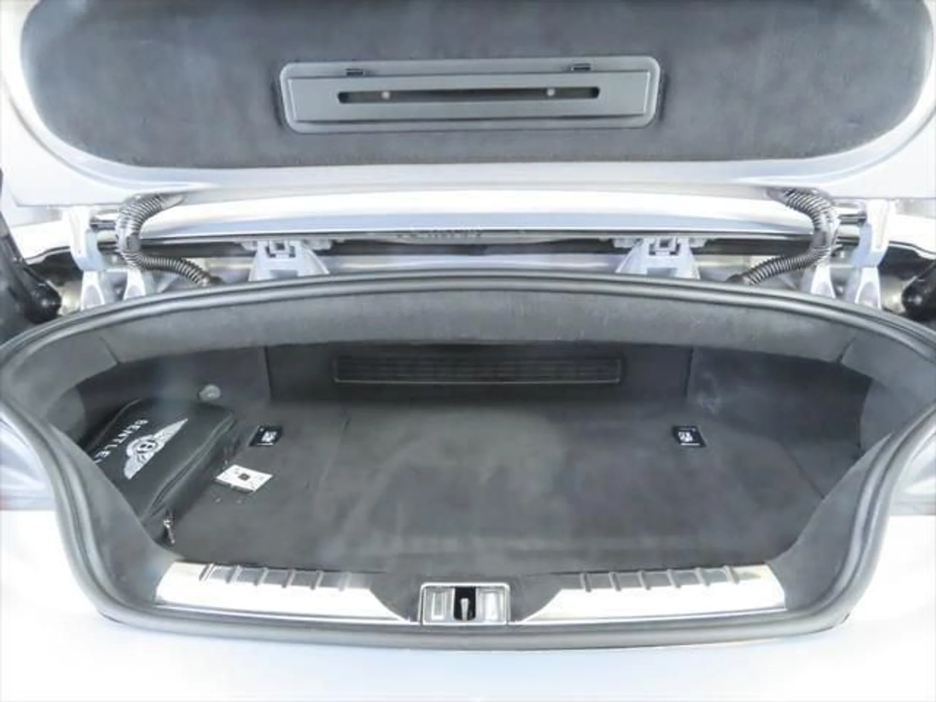 mph033_975442148_used_2025_bentley_continental_gtblackeditionconvertible_8119_23011580_34_640_2f046ed0b4