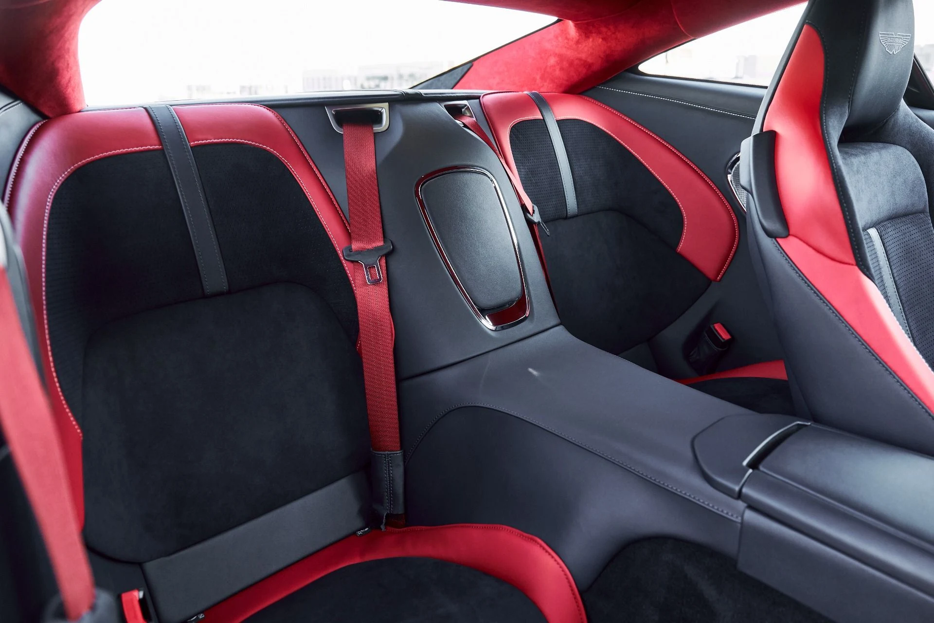 mph033_98283504_Used_2024_Aston_Martin_DB_12_1767840027_ec92e36ac1