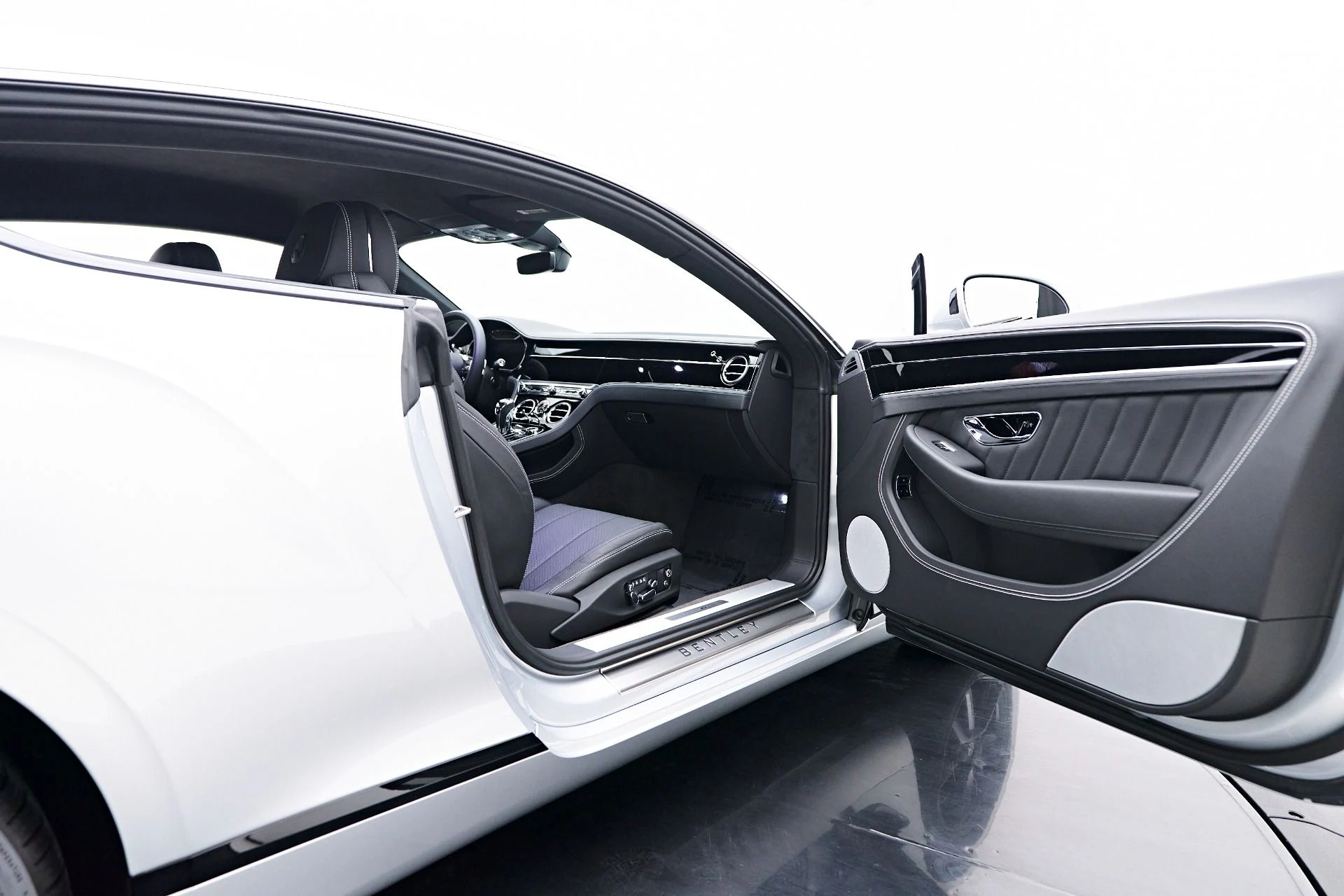 mph033_987018272_Used_2024_Bentley_Continental_GT_V8_1757448250_0df2f61b35