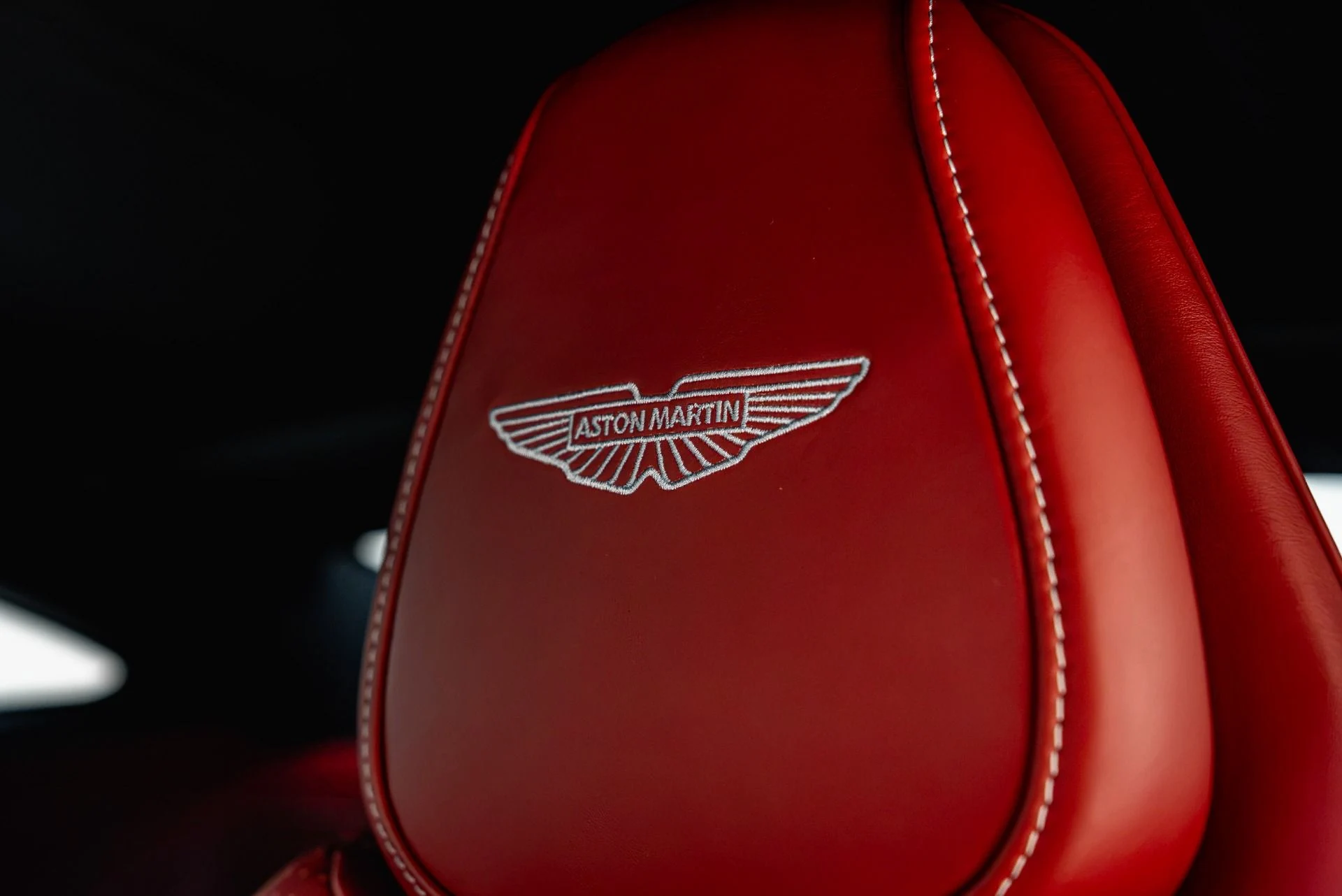 mph033_997369809_Used_2024_Aston_Martin_DB_12_V8_1784874909_5e172693de