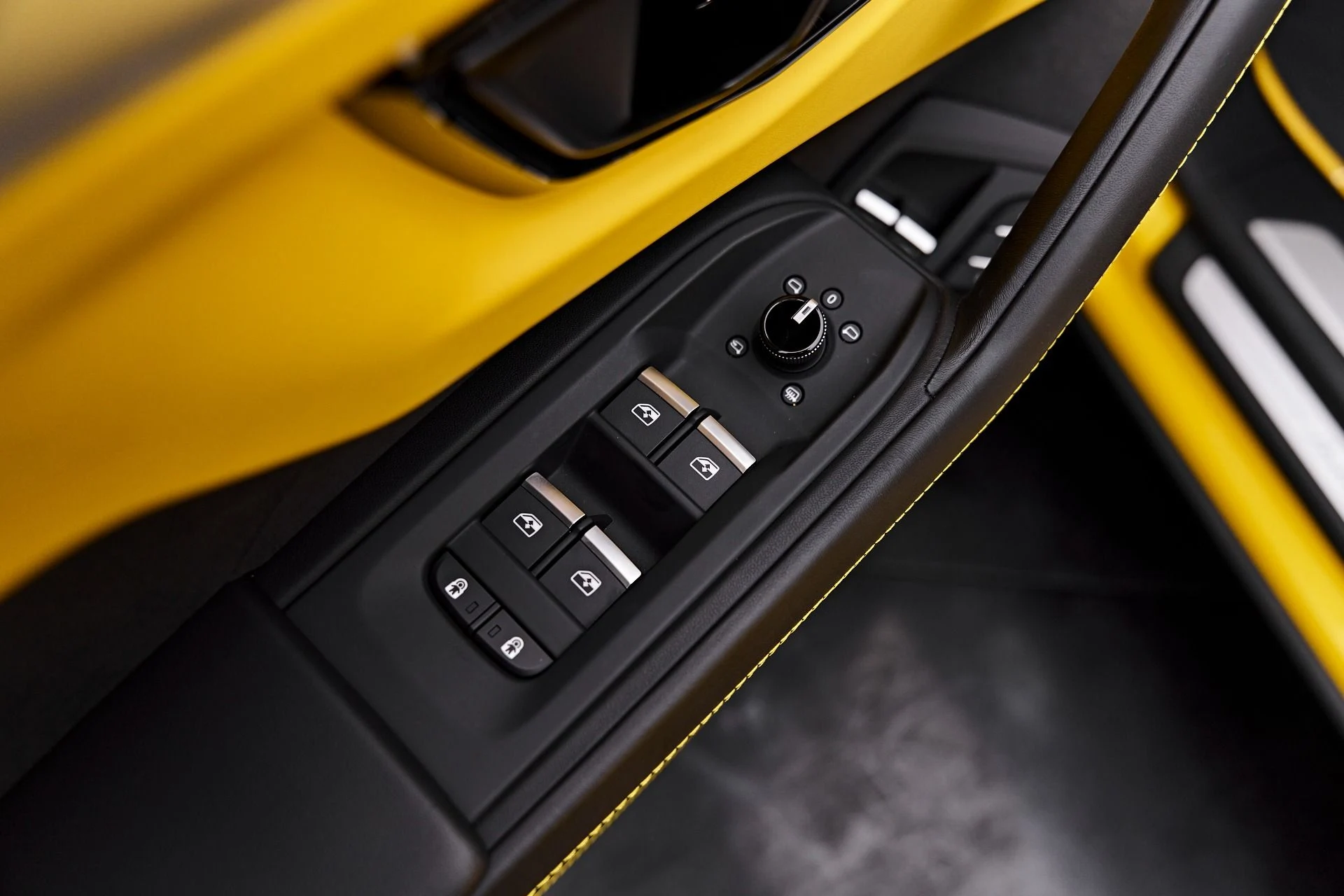 mph034_1001099896_Used_2025_Lamborghini_Urus_SE_1788049899_cadbfc6774