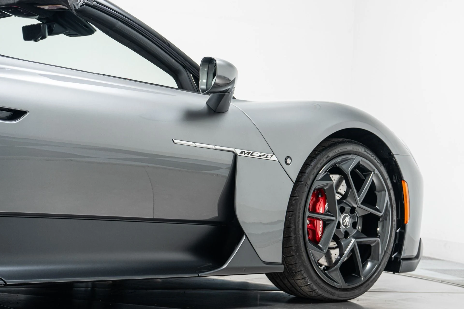 mph034_100235040_Used_2023_Maserati_MC_20_Cielo_351_Miles_Lightweight_Racing_Seats_Interior_Carbon_Fiber_Package_1774034660_7bceb8333f