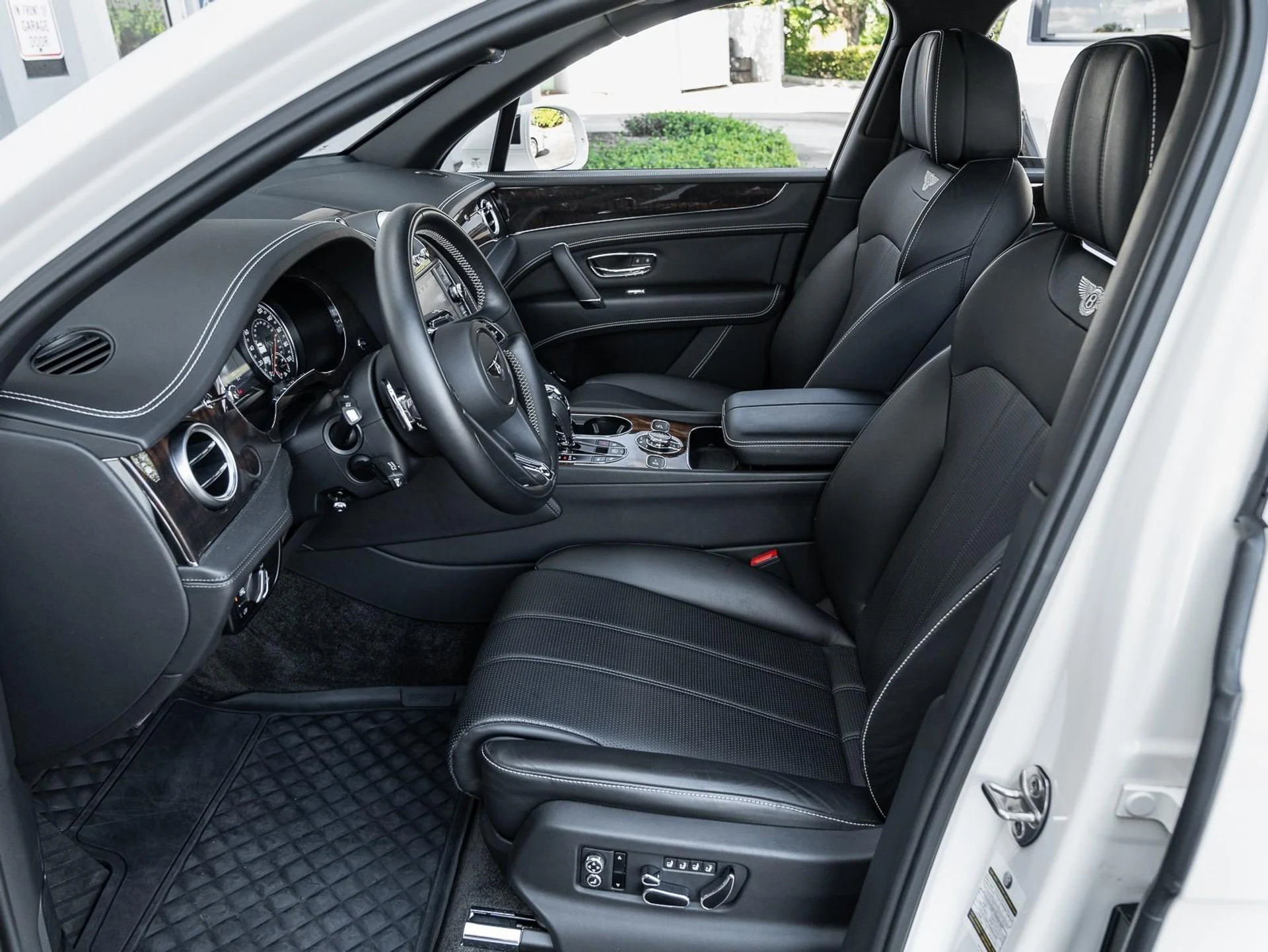 mph034_1011146724_Used_2018_Bentley_Bentayga_W12_Signature_1761171417_c209ee1c04