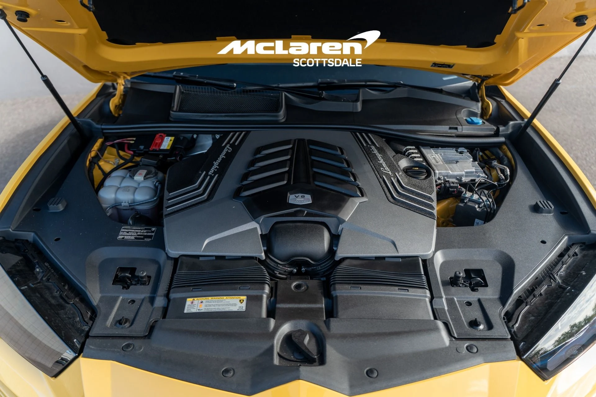 mph034_1011985461_Used_2021_LAMBORGHINI_URUS_1775537131_70a577b745