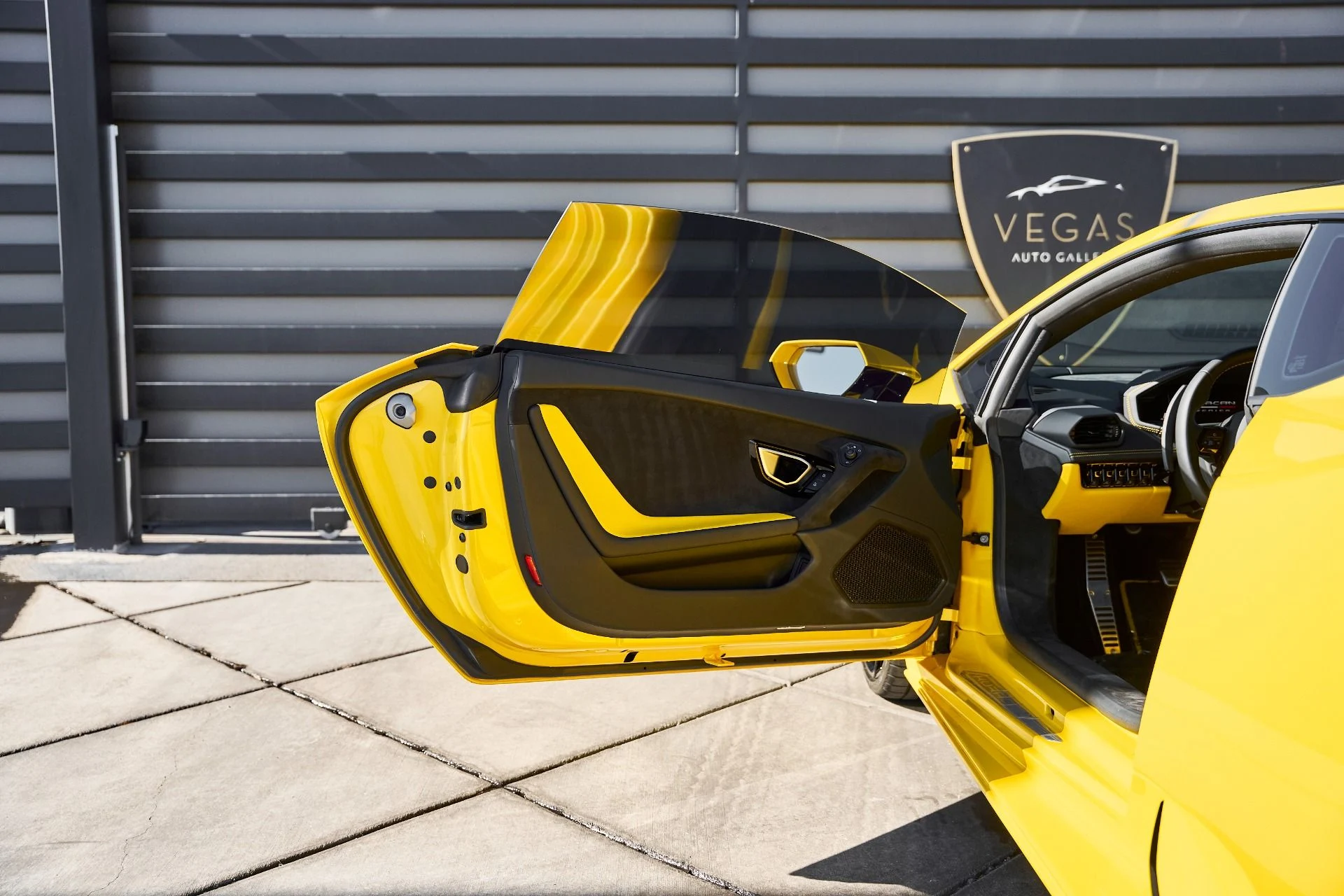 mph034_1015077357_Used_2023_Lamborghini_Huracan_Tecnica_1768616154_6a36aba079