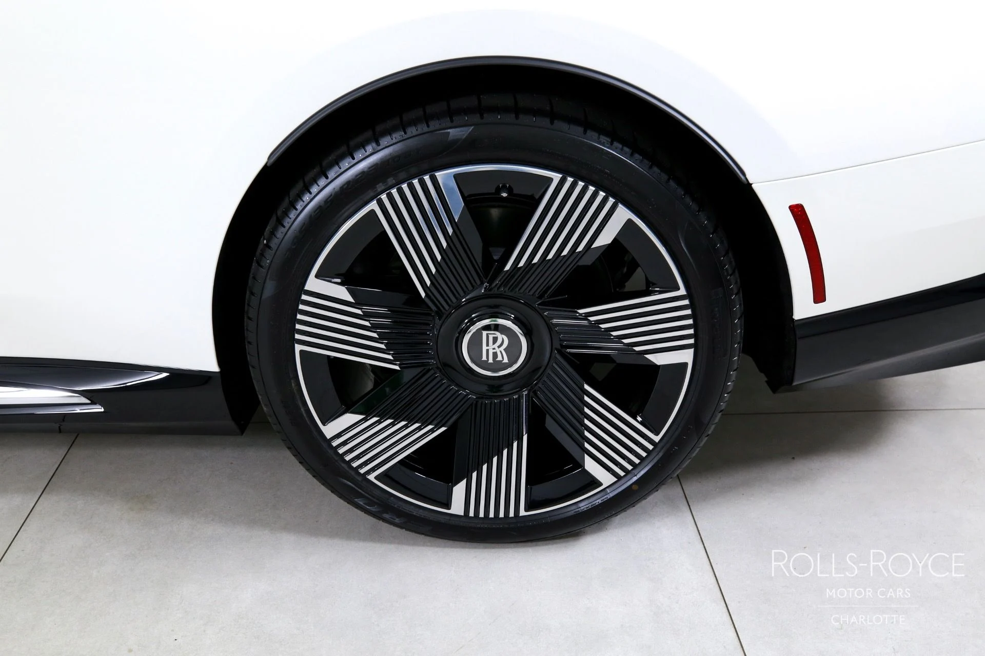 mph034_1021154156_Used_2025_Rolls_Royce_Spectre_1752785235_3f3df499bc