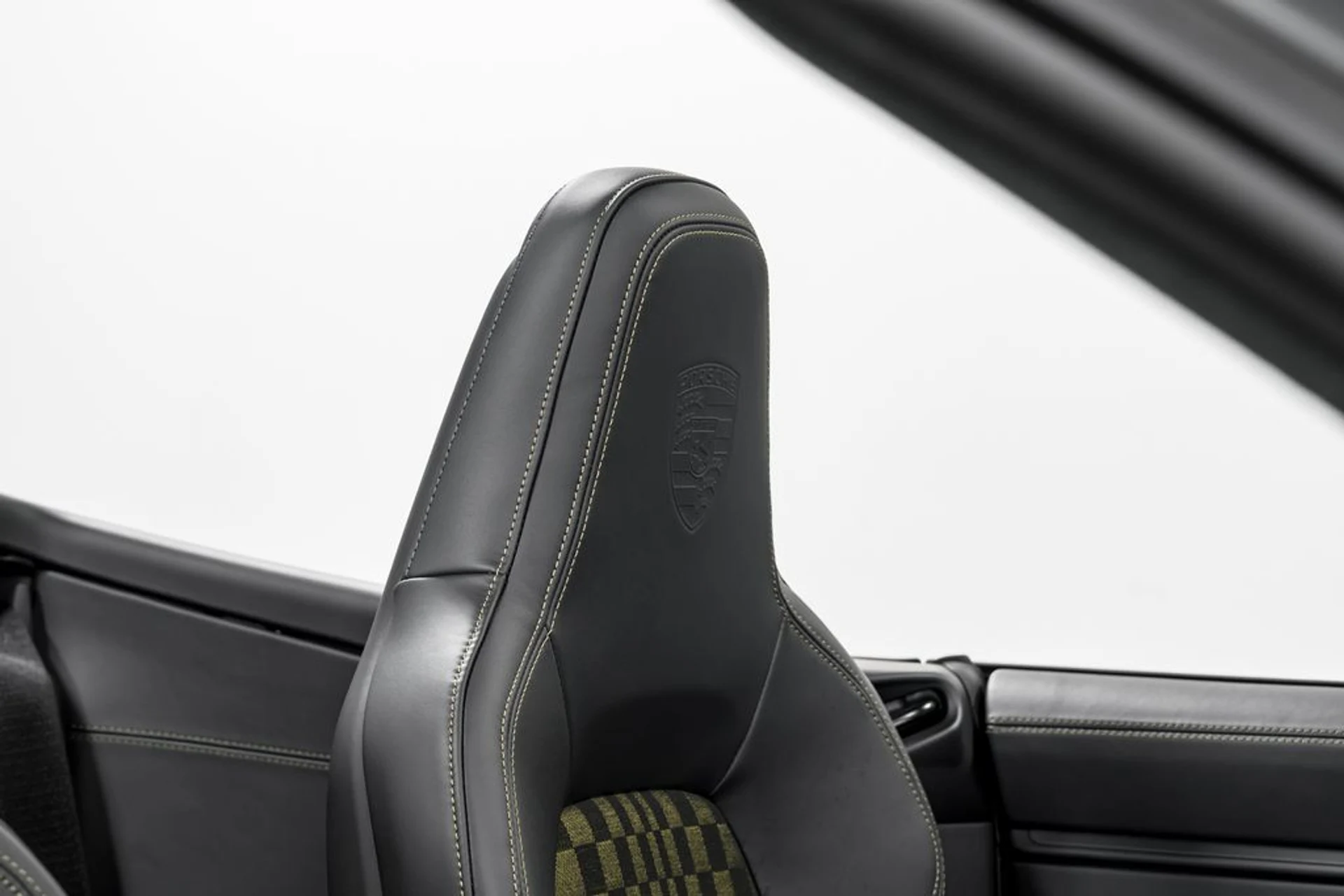 mph034_1021797423_cf3b1c95b24c843bee3abee758ab4dd4x_9233ad7b71