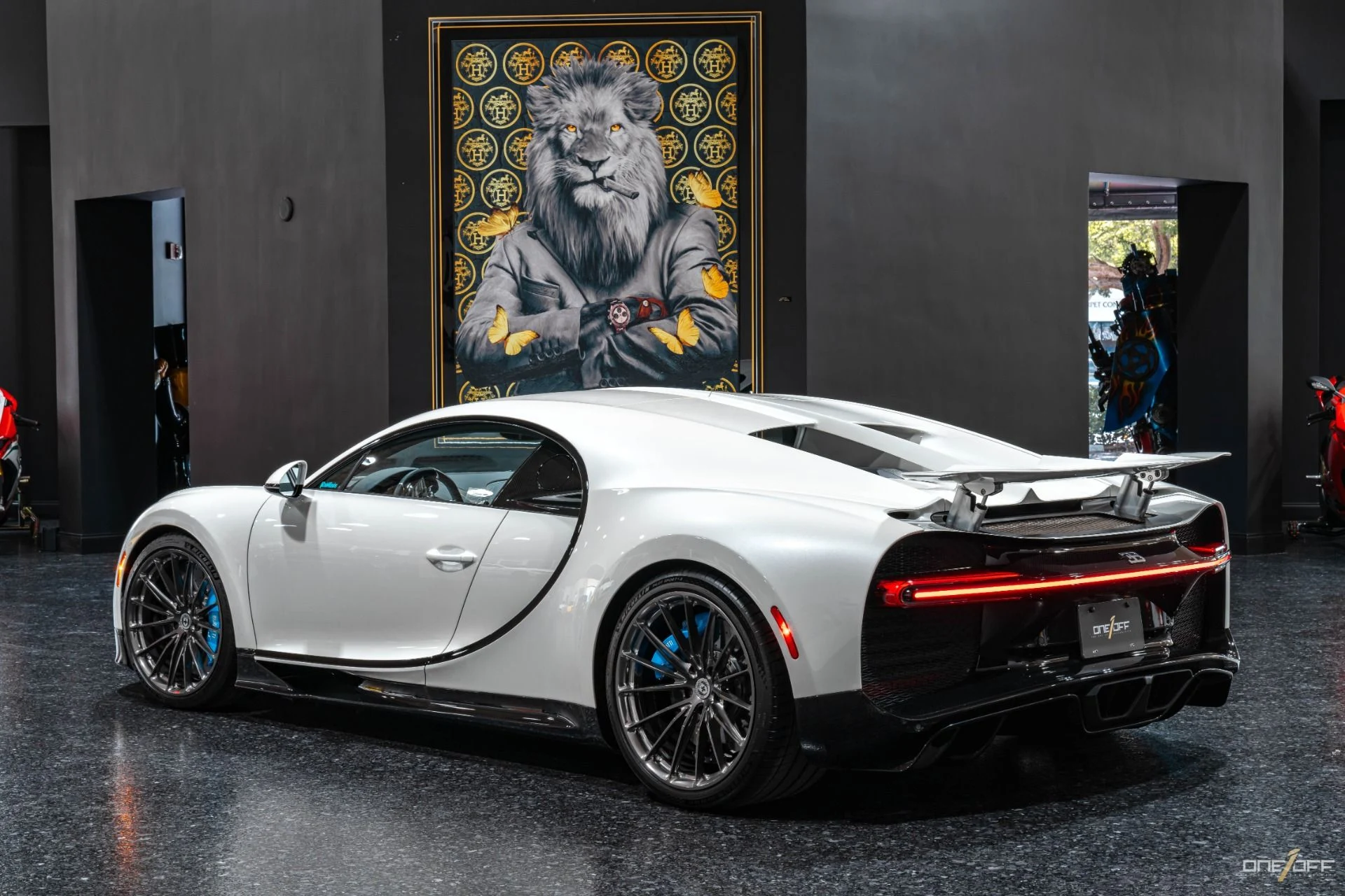 mph034_1030992132_Used_2019_Bugatti_Chiron_FULL_PPF_HRE_Wheels_Caracteres_Included_Comfort_Seats_Black_Carbon_1709734530_c7d70c7d38