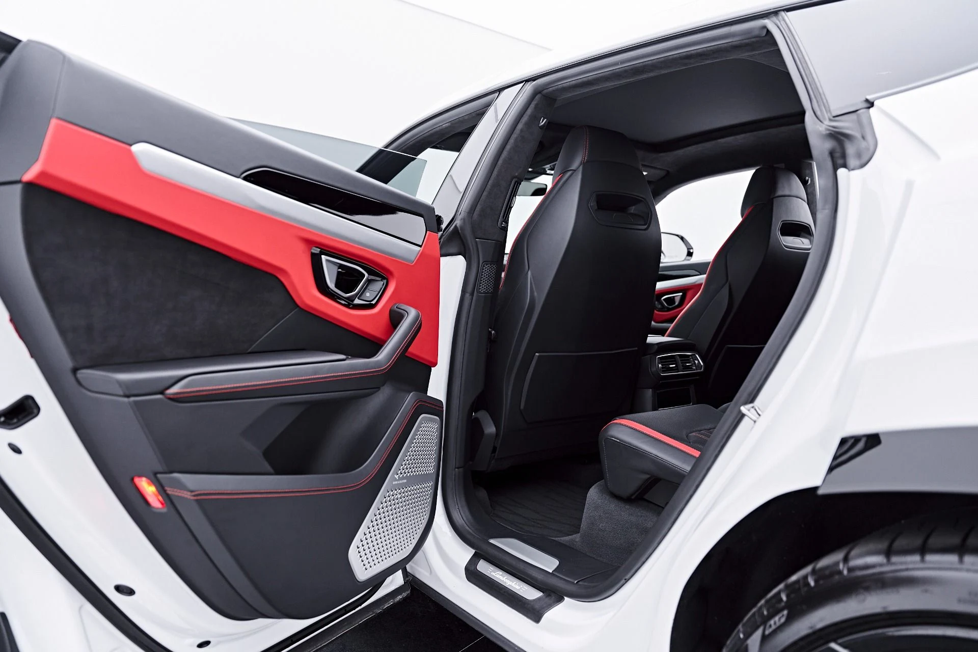 mph034_1031191314_Used_2023_Lamborghini_Urus_S_1784684456_90096a095a