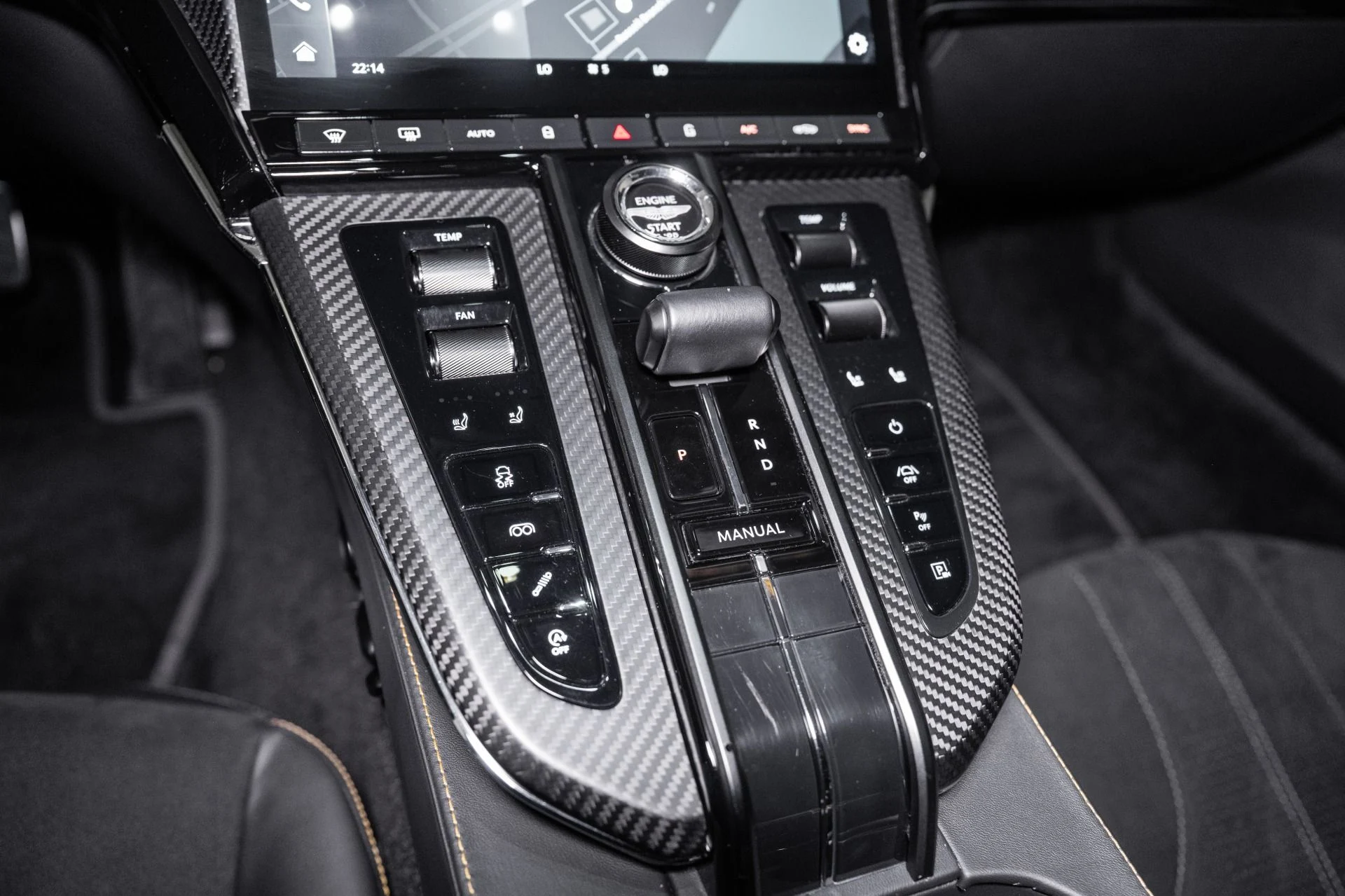mph034_1036423661_Used_2025_Aston_Martin_Vantage_1751990766_6ab3a1fa5c