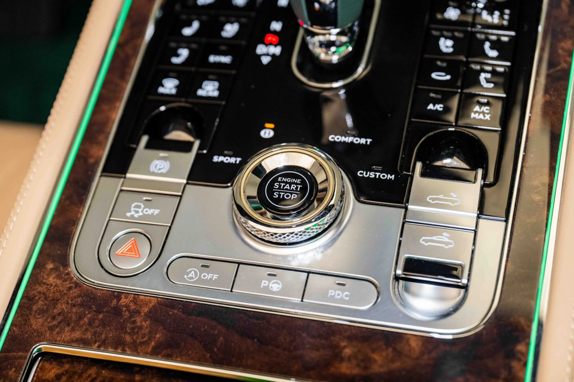 mph034_1041298686_Used_2024_Bentley_CONTINENTAL_GTC_Azure_V8_1705167241_f84675e528