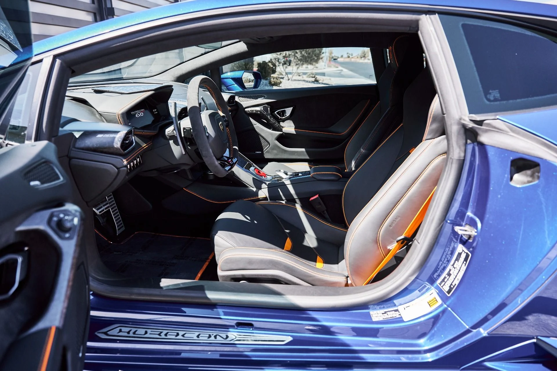 mph034_1049428889_Used_2020_Lamborghini_Huracan_EVO_Base_1777394822_79d8ee92b5