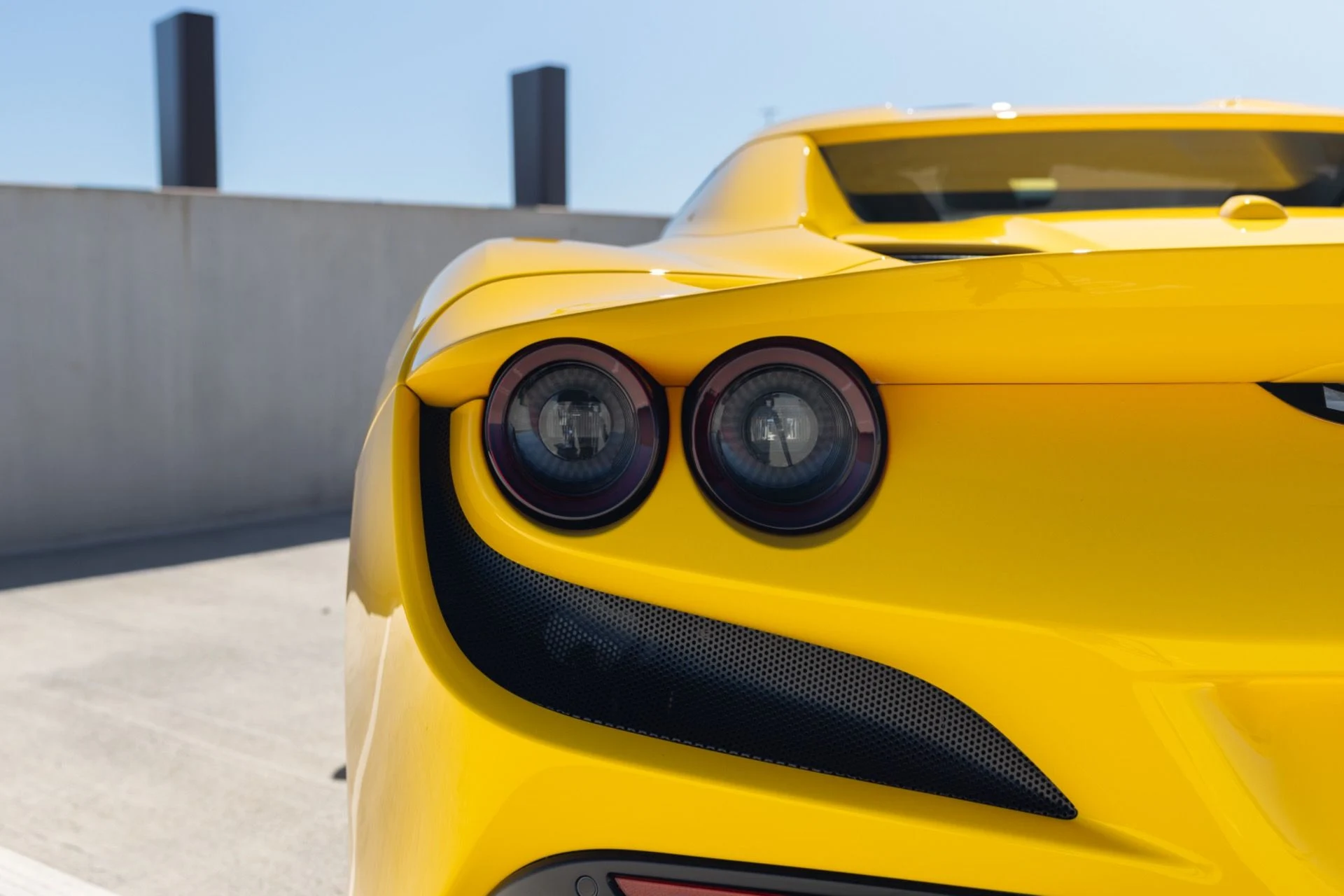 mph034_106131800_Used_2022_Ferrari_F8_Spider_1790977692_1e3690fc6a